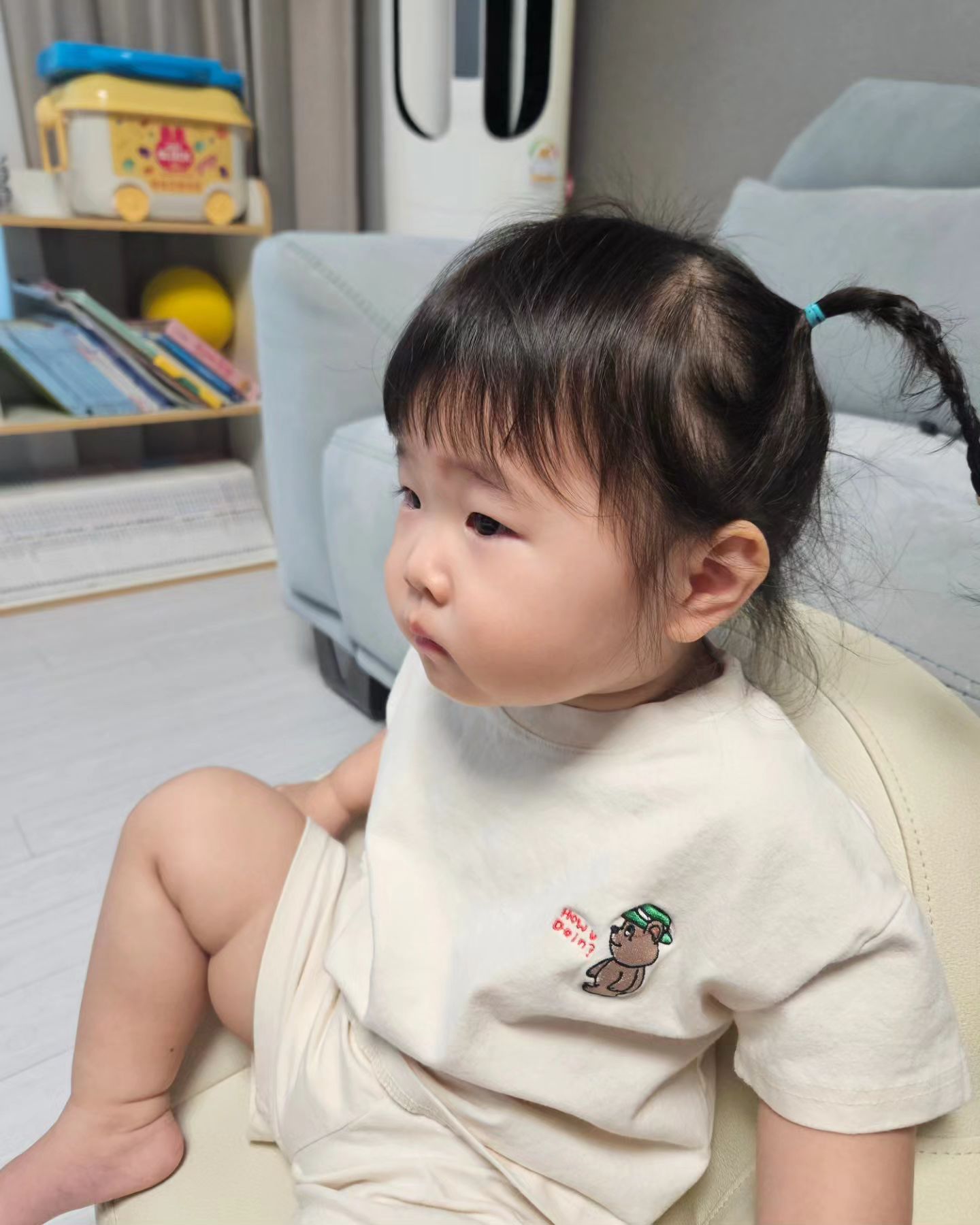👶🏻24.08.08👶🏻
아침에 맨날 늦잠자니까 팅팅 부어있는 백다니
등원시간 간당간당하다😬 나만 급하지 나만!!!!!!

오늘은 하원하고 재이가 놀러왔다
집에서 놀다가 자두먹방도 하고 나가서 놀았눈데
바닥분수 접수하고 놀이터까지 너무 재밌쟈냐🩵
다니는 재이랑 재령언니랑 같이 있으면 자꾸 재령언니한테 안아줘 놀아줘하고 치댄다ㅋㅋㅋㅋㅋㄱㅋㅋㅋㅋㅋㅋㅋㅋㅋ
엄마가 안해주는거 너무 잘 아는듯..,. 언니 암또리~🙏🏼

땀 뻘뻘 흘려서 집와서 재이랑 물놀이도 오래하고
신나게 놀다가 늦게 잠든 다니와 재이ㅋㅋㅋㅋ
둘이 진짜 기여워 어린이집 가도 종종 같이 놀자 재이야👶🏻👶🏻🩷

✔️584days