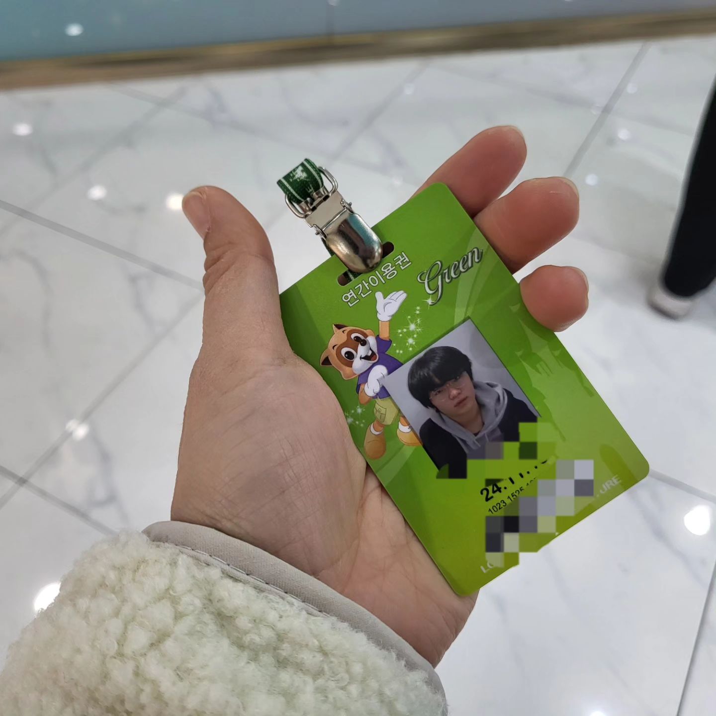 우리 먹둥이♡
친구들이랑 롯데월드 들여보내고 
엄마는 집에 옴ㅋ
.
아니 근데 다들 넘 부지런하다 진짜 👍
.
#롯데월드 #연간회원권
#어린이막차 #예비중딩아들 
#신나게놀고와