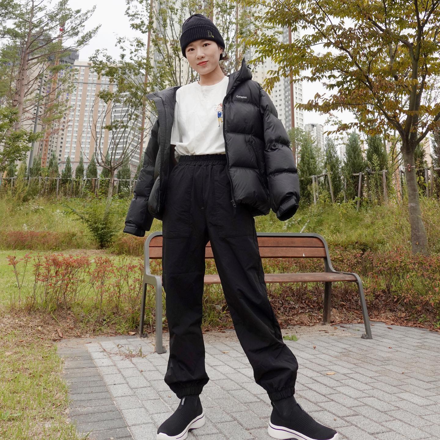 🔲커버낫 RDS 씨빅 다운 후디 숏 푸퍼🔲

블랙컬러로 S사이즈로 편안하게 입어보기〰️🎵
한층 두터워진 소재로 보온성이 더 업그레이드 되어서 
잠깐 입었는데도 땀났다🥵 
.
.
진짜 따듯하다🔥

*광고 *협찬
#커버낫
#커버낫숏패딩
#숏패딩
#여자숏패딩
#여자패딩
#여성숏패딩
#여성패딩
#숏패딩추천
#패딩브랜드
#후드패딩
#숏패딩
#숏푸퍼
#블랙패딩
#패딩코디
#후디패딩점퍼 
#후디숏패딭
#운동복
#운동복패션