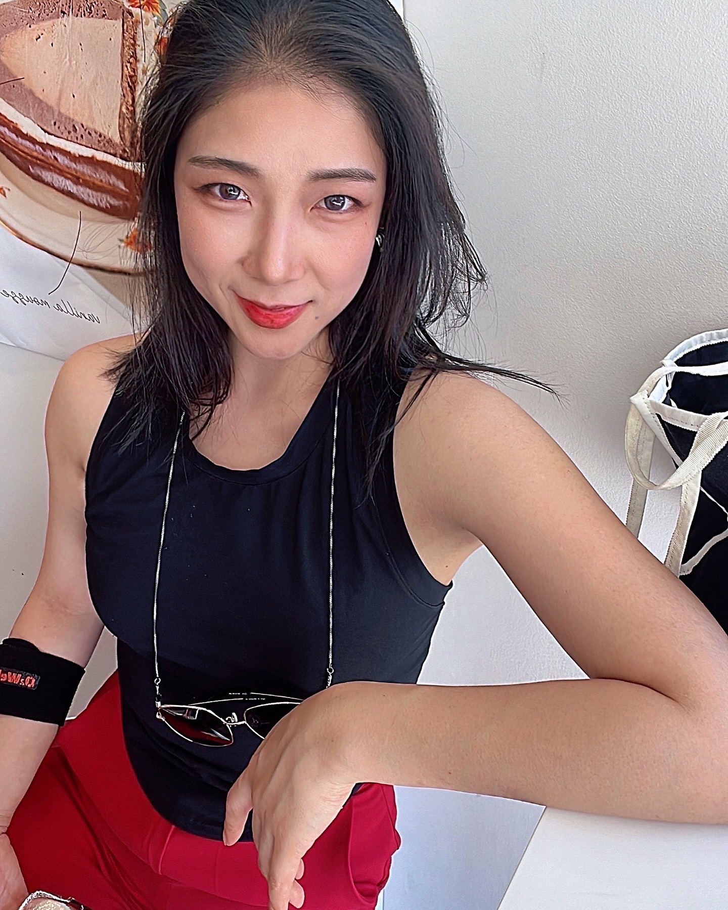 #saturdaystyle 
오늘 착장 당당한 어깨 자랑
아울렛 갔다가 먹은 젤라또 겁나 맛있었다😋
 
 
 
 
#🇰🇷#🇦🇺