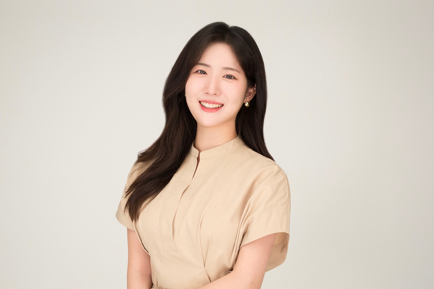 #협찬
자연스러운 사진을 추구하는 작가님과 함께,
그리고 카메라 앞이 어색했지만 작가님의 칭찬으로 활짝 웃을 수 있었던••

#잠실사진관 #송파구청여권사진 #방이동사진관 #잠실이미지사진 #잠실프로필사진 #프로필사진 #여권사진 #profile #ootd #daily #일반인모델 #배우프로필 #아나운서프로필 #바디프로필