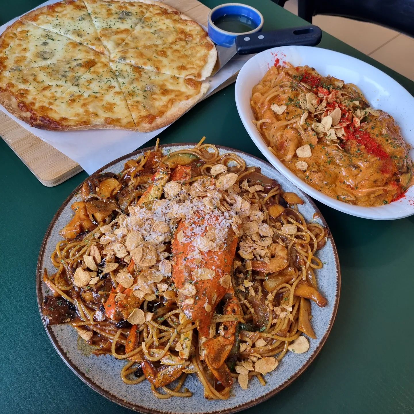 울산 중구 파스타 맛집 
이름도 귀여운 타스파를 방문했어요! 😍

가성비 갑 혜자 그 자체인 이곳은 깨작깨작 먹다보면 없어지는
파스타가 아니라 
피자+샐러드+필라프+파스타 한가득 먹어도 부담되지않는 가격에 먹을수있는곳이에요.
개인적으로 🦀꽃게파스타 대박~완전 내스타일~ 🧡🩷❤️🩵💙
맛있게 잘먹었습니다. 🙇‍♀️🙇‍♀️🙇‍♀️

📍울산 중구 내황10길 10
📍AM : 10 - PM : 10 
📍0507-1449-1242

#먹방#먹스타그램#맛집#맛집탐방#맛집스타그램#맛있다그램#먹스타그램#먹스타맞팔#존맛#존맛탱#먹방#술스타그램#야식#오늘뭐먹지#꿀맛#핵존맛#먹팔#먹팔맞팔#먹팔하면맞팔#음식스타그램#저녁#점심#점메추#저녁메뉴#울산맛집#파스타맛집#울산파스타#타스파
