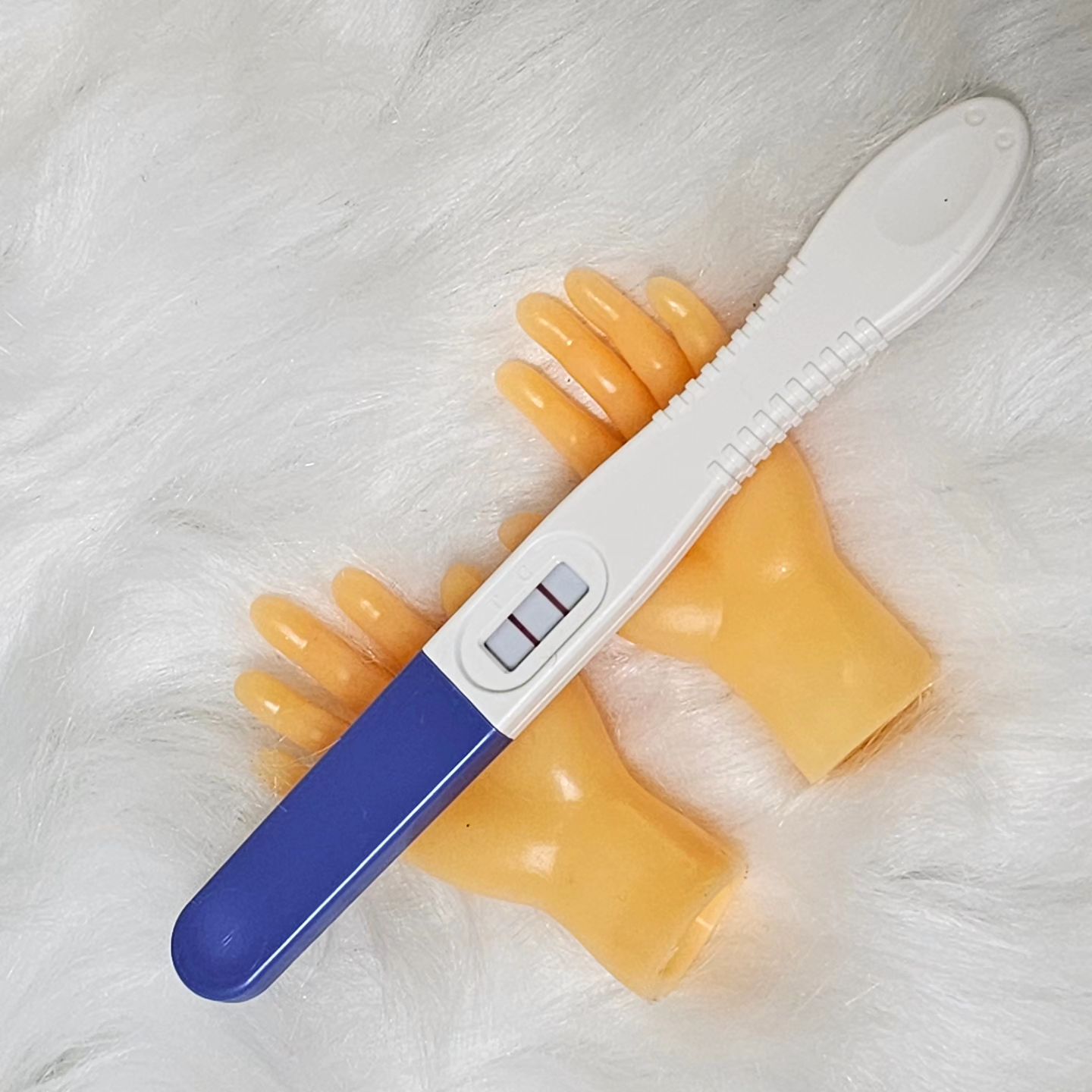 -
짠! 🙌
안정기 들어서고 2차 기형아검사까지
무사통과 하고난 늦은 임밍아웃!
.
태명은 👶찰떡콩이👶 예요 :D
6월에 한 번 유산을 겪었어서
이번엔 찰떡! 붙어있으라고
태몽에 콩콩이가 나와서 콩콩이🐈 동생인 겸
찰떡콩이 라고 지었지용🥹
.
출산하는 고통과 아픔이 무서워서
절대 안갖겠다던 내가 임밍아웃 하는 날이 오다니ㅋㅋㅋㅋㅋ
조카 수현이와 해윤이를 계속 보다보니
어느순간 딱! 갖고싶은 마음이 생기기 시작했다.
신혼기간 2년은 갖겠다는 내 계획대로
진짜 2년 될 때 찾아와 주다니🫣
맨날 콩콩이랑 대화하고 찰떡콩이한테 말걸고 뒹굴댕굴 지내는 중🥹
.
#임밍아웃 #안녕반가워 #이제진짜아줌마