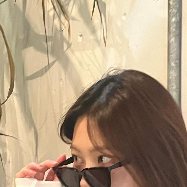  인성 on Instagram: "#광고 #협찬 
😎
.
.

#롸잇히어 #right_here"