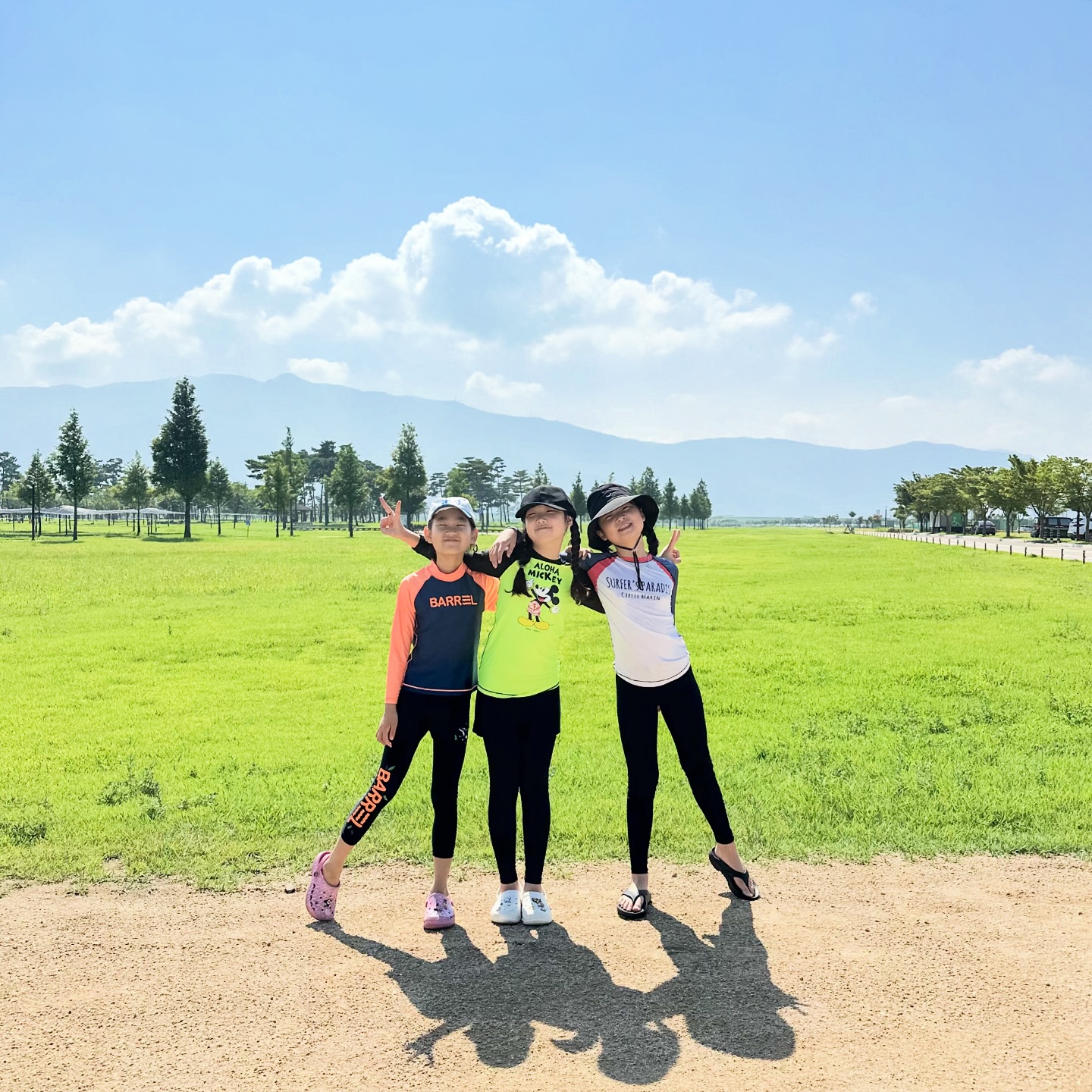 #👧🏻👧🏻👧🏻
벌써 10살이 된
우리 아가씨들🫰🏻
짧고 굵게 잘
놀았다🙌🏻👏🏻
지용이 함께 못해 아쉽🥲
#다함께만나자
.
.
.
#여름방학 #친친 #친구 #10살 #초딩 #초등3학년 #여자친구들 
#물놀이 #놀스타그램 #에어바운스 #likeforlikes #좋아요테러 #좋반테러 #좋반  #4like #f4f #L4L #좋아요반사 #좋아요 #좋아요그램 #맞팔하면선팔 #follow #toptags #igdaily