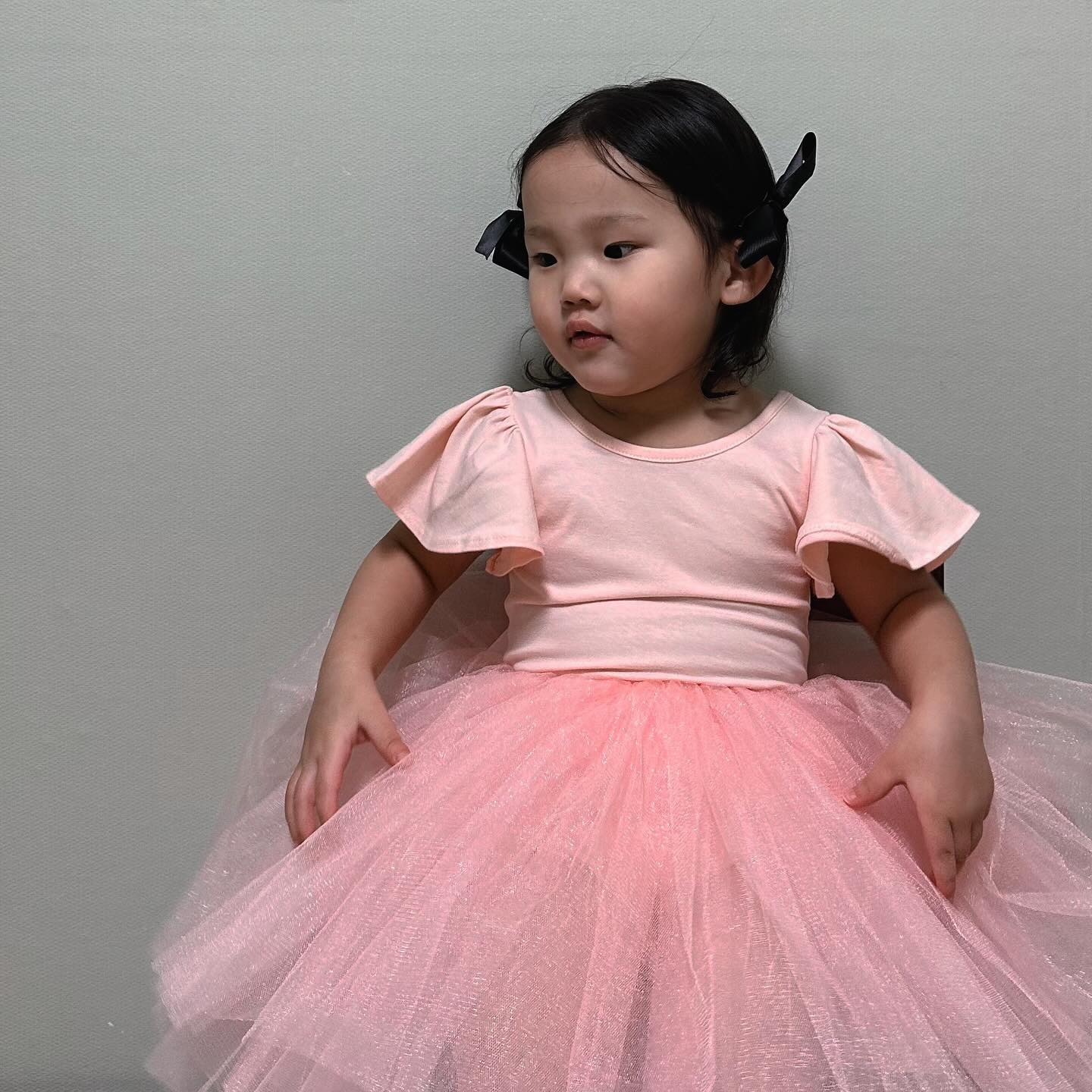 .

우리집 곤듀님 핑쿠색옷입고 발레하고 싶대서 
블랙 사고싶었지만 큰맘먹고 핑크발레복 🩰🩰💖
우리서연이 핑쿠색 샀다고 좋아하는거 보니 뿌듯하네

문센도 등록했는데 저녁반 나만 등록해서 취소됬다는 이야기,,,
워킹맘 운다우러 🥹🥹🥹🥹