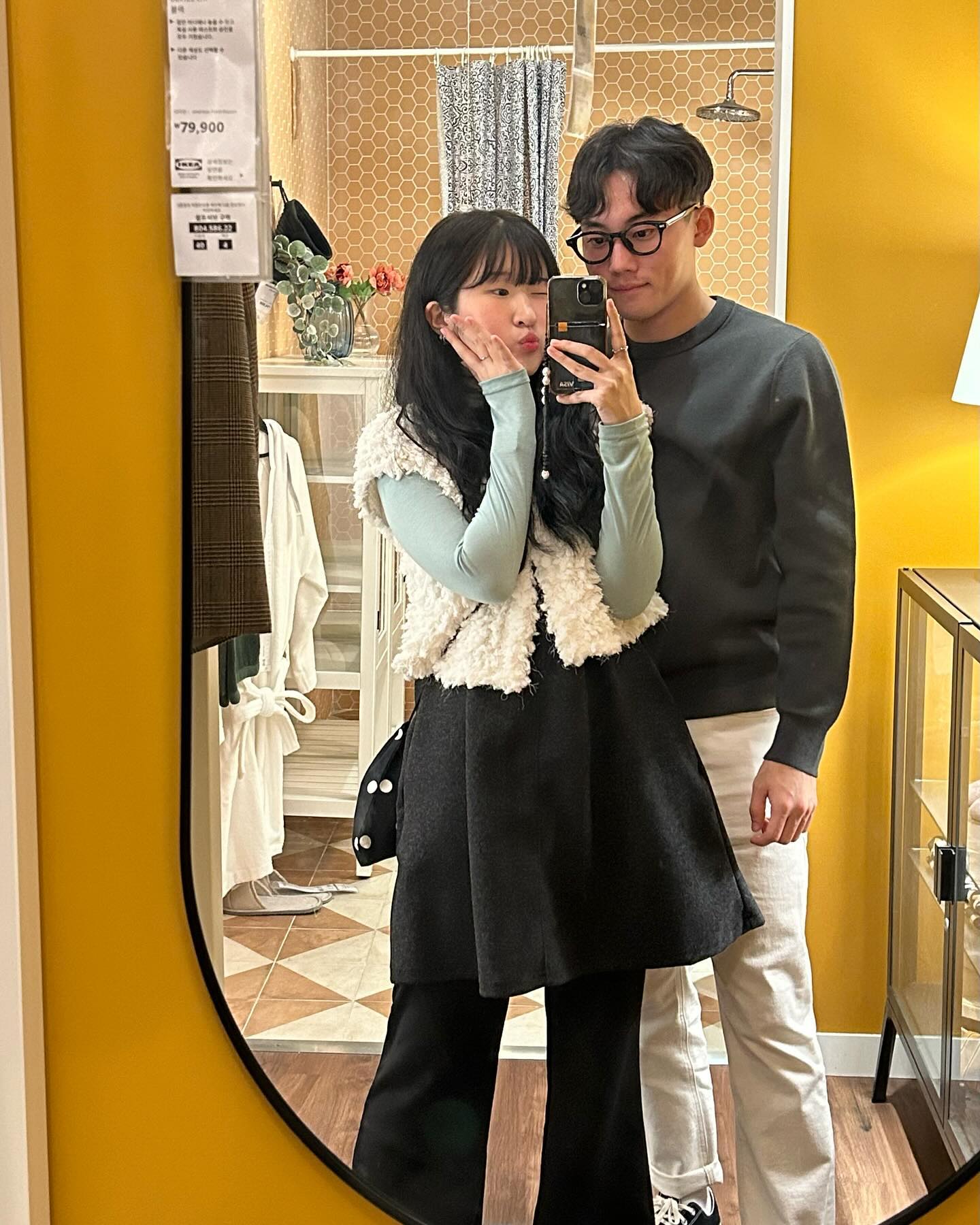 파마첫날 양배추씨와 🥬
_
#레이어드코디 #레이어드원피스 #원피스코디 #연말룩 #겨울코디 #연말모임 #퍼조끼 #뽀글이조끼 #목폴라 #목폴라코디 #레이어드룩 #부츠컷팬츠 #가을코디 #코디추천 #고양이케아 #이케아 #실내데이트 #아울렛 #레이어드 #미니원피스 #울원피스 #모직원피스 #럽스타그램 #데이트 #ootd #오오티디