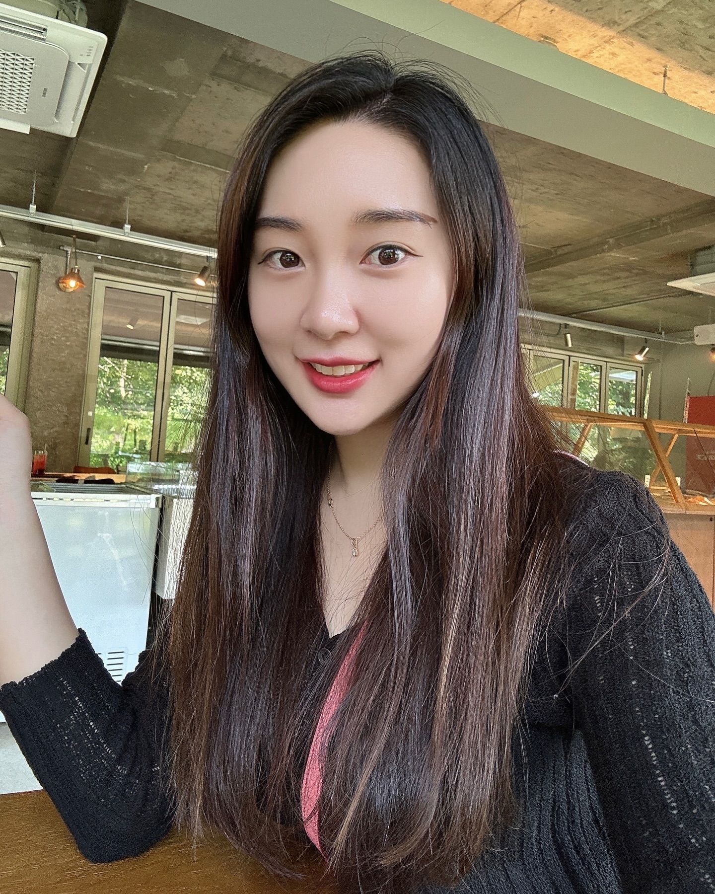 벌써 퇴사한지 두 달이나 지났다✨
⠀
집에서 노는거 너무 좋다🫶🏻
쪼끔 더 백수 해야겠다😊

⠀
⠀
⠀
#백수생활 #취준생 #좋아요 #카페스타그램 #개울테라스 #남한산성카페
