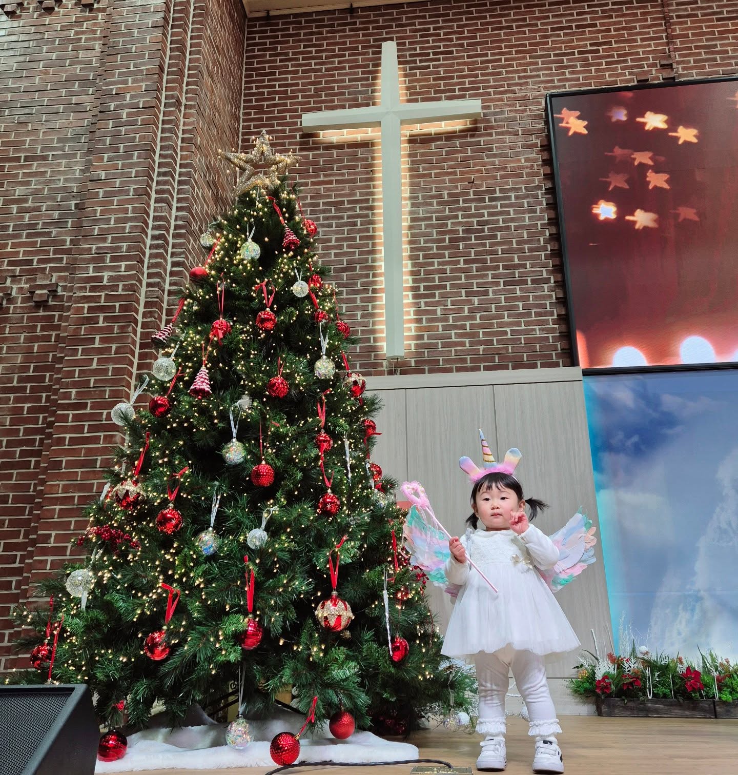 D+521
❤merry christmas❤

하린이와 함께하는 두번째 성탄절!
예수님 생신축하드려요(*˙˘˙)♡

교회에서 성탄축제도 하고 
하린이는 아기천사로 변신해서
찬양 율동도했당ㅋㅋㅋㅋ😆
가족과 맛난것도 먹구 즐겁고 행복한
크리스마스였다🙏🏻❣️

모두 메리크리스마스~🎄
