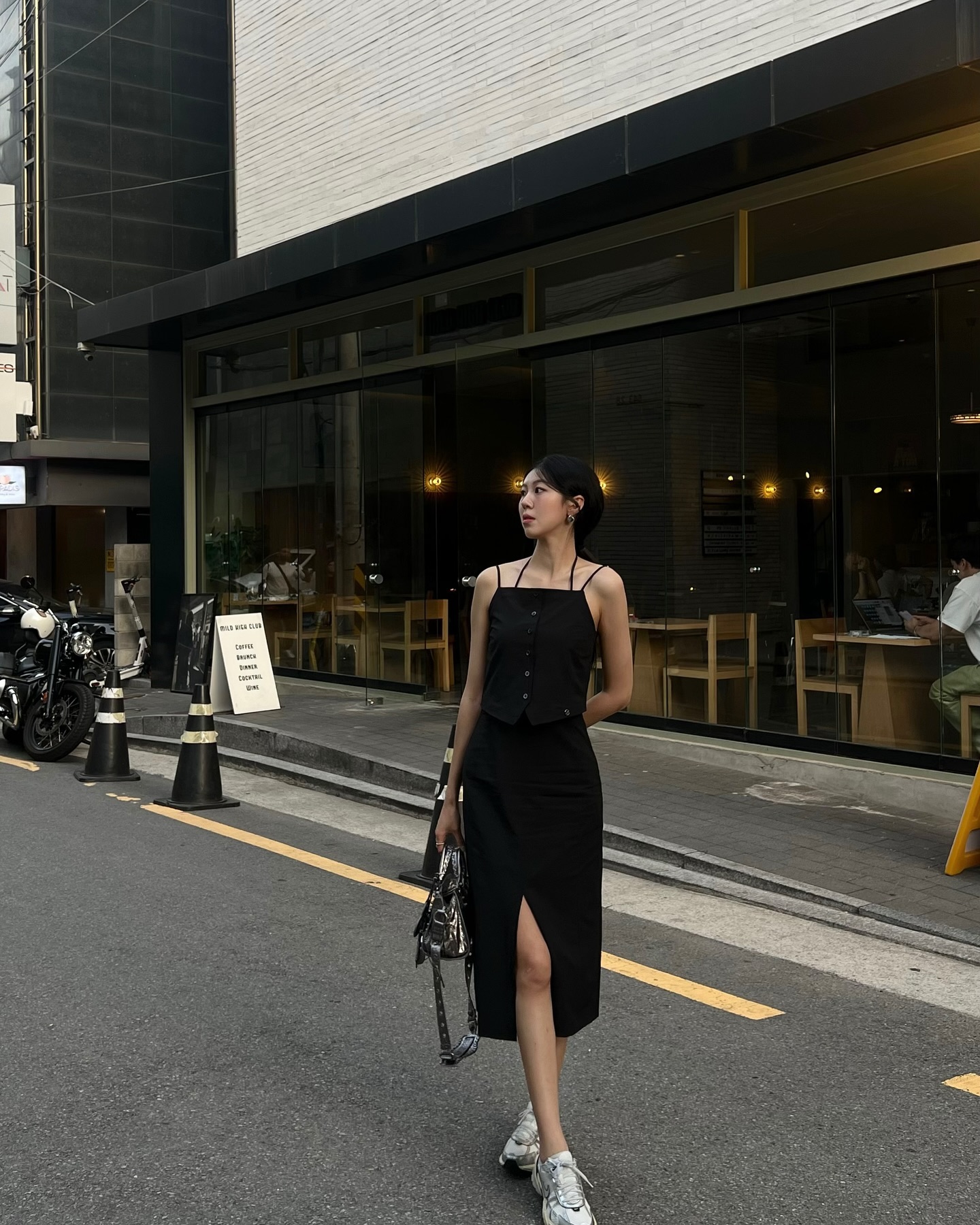 #광고 spnk_officiala
#spnk #ootd #dailylook #dailyfashion

투웨이로 착용가능한 핏감이 예쁜 spnk 홀터넥 드레스
시원한소재 및 트임으로 답답하지 않아
올여름 자주 손이 갈것같은 아이템🖤