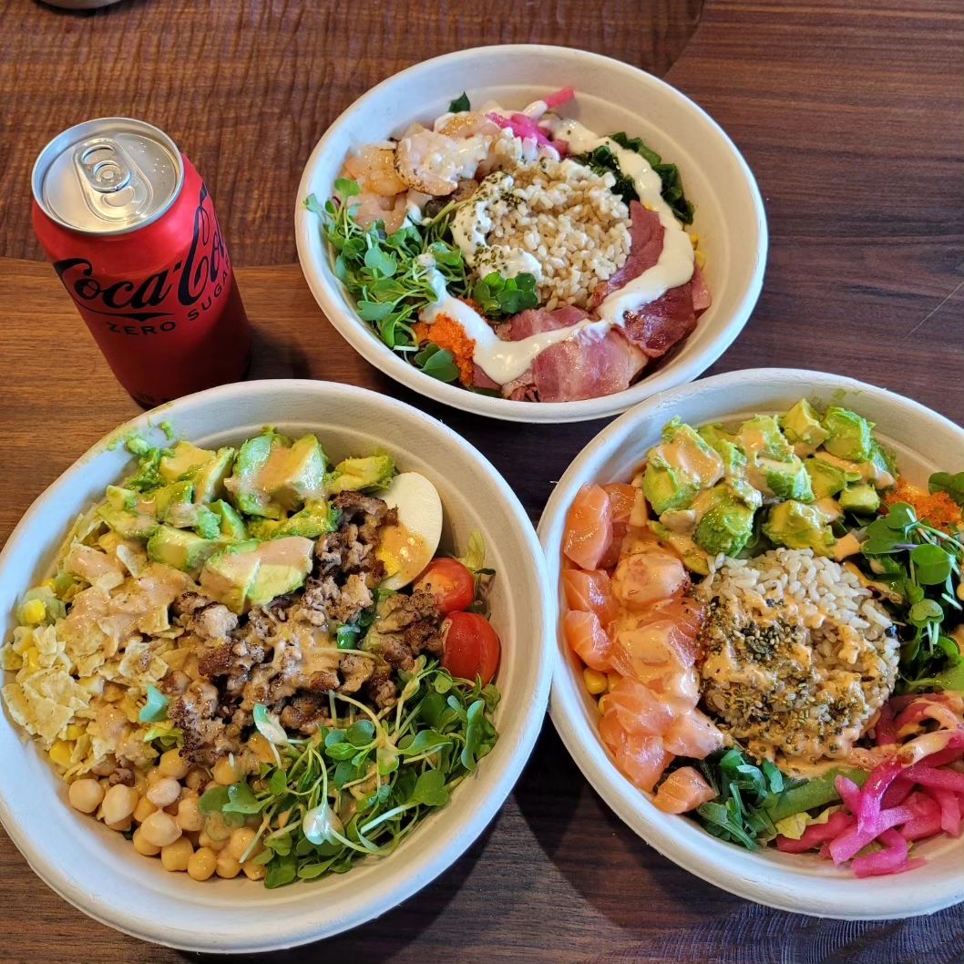 대박😍😍
요즘 #포케 완전 빠져있어서 
여러 군데에서 포케 많이 먹어 봤는데
가장 맛잇어융🤭🤭
연어포케 완전 신선!!
훈제가 아니라 생연어라 넘 신선하고 안비리구
고소하고 최고에요🥹🥹
.
.
#포케맛집 #아보보케
#잠실맛집 #잠실아보 #아보 #avo
#맛집 #맛스타그램