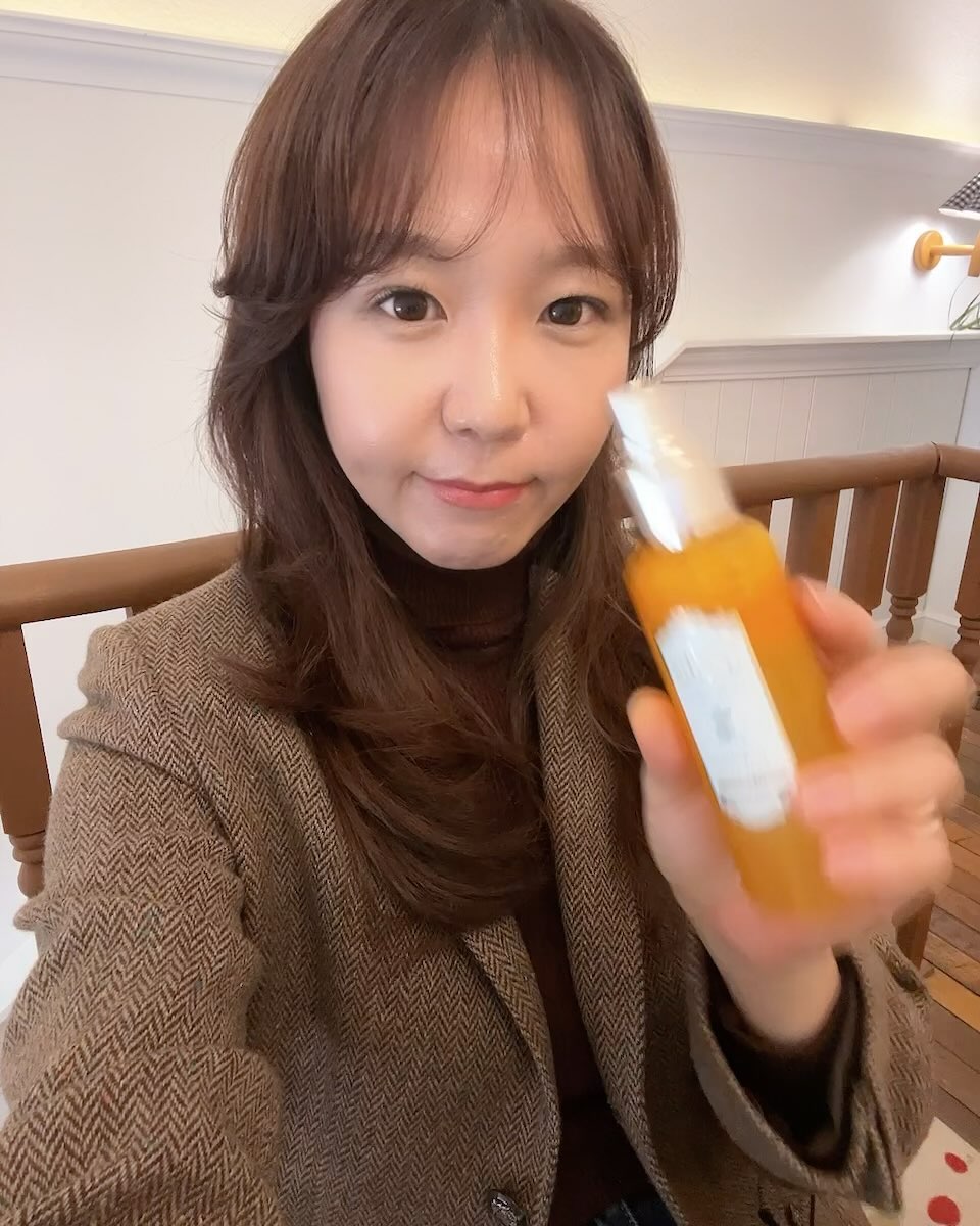 #광고 #달바로얄세럼
.
건조한계절이 왔어요🍂
이 계절엔 #달바미스트세럼
온가족이 함께 사용하는
나의 최애 미스트🫧 dalba_piedmont
.
이탈리아안 화이트 트러플 V-라벨 비건인증 풍부한 탄력과 보습케어로 건조한피부를 촉촉하고 탄력텐션을 만들어주세요
달바만의 시그니처향 
이탈리아 조향사 ‘Giovanni  festa’와콜라보로 탄생한 ‘아로마틱 시트러스 플로럴‘ 향으로 뿌릴 때마다 
편한해질꺼에요🧡
.
#달바로얄세럼 #세럼추천 #미스트추천 #미스트세럼추천
#달바세럼시즌5 #항산화세럼 #비건세럼
#달바로얄인텐시브세럼 #화이트트러플 #비건콜라겐세럼 #달바미스트세럼