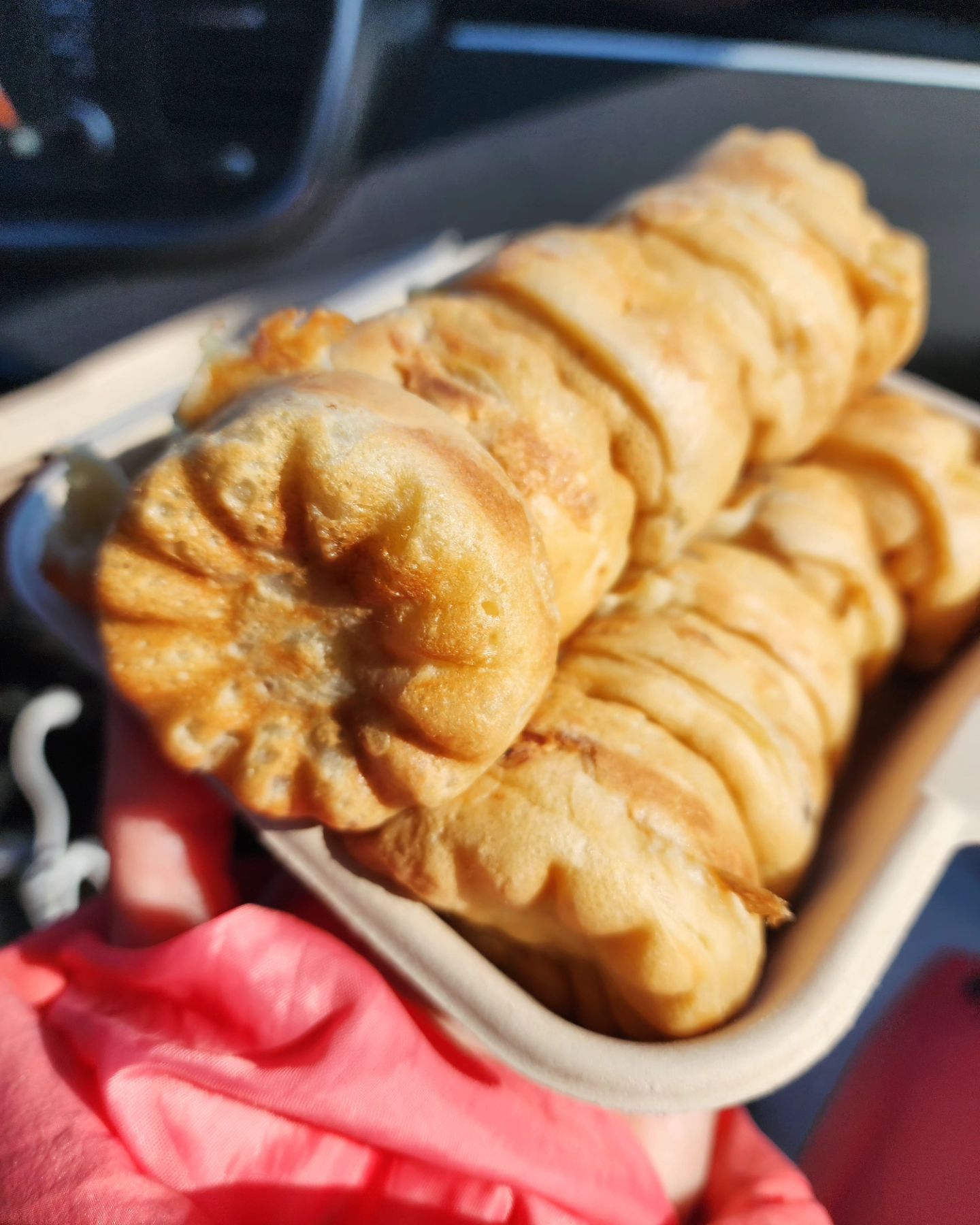 🌼풀빵이 왔어요🌼
풀빵 > 붕어빵 따끈뜨끈 바로 구워 더 맛있는 풀빵
남해엔 붕어빵은 없고 풀빵트럭이 많이 보인다.
어제도 오늘도 연타로 풀빵 사먹기 😀
5개 2000원 가성비! 고소하고 쫀득 부드럽고 달콤해😍
뜨거운 풀빵 호호 불며 먹는동안 너무 행복한 짧은 순간

#풀빵 #풀빵러버 #풀빵좋아 옛날사람ㅋㅋㅋㅋㅋㅋㅋㅋㅋㅋ
.
.
.
.
.
#빵 #붕어빵 #디저트 #아침 #브런치 #간식 #간식스타그램 #길거리음식 #신상간식 #길거리간식 #옛날간식 #먹스타그램 #먹스타 #맛스타 #음식 #달달 #당충전 #맛있어 #먹방스타그램 #먹팔 #먹팔해요 #먹스타맞팔 #맞팔환영