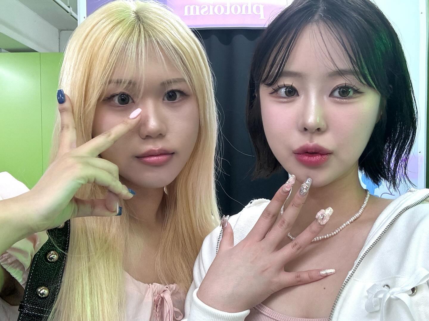어른이 되어서 좋아요 ^________^
콘서트는 못 잡았지만 .. 팝업에 만족하는 girl들 ..