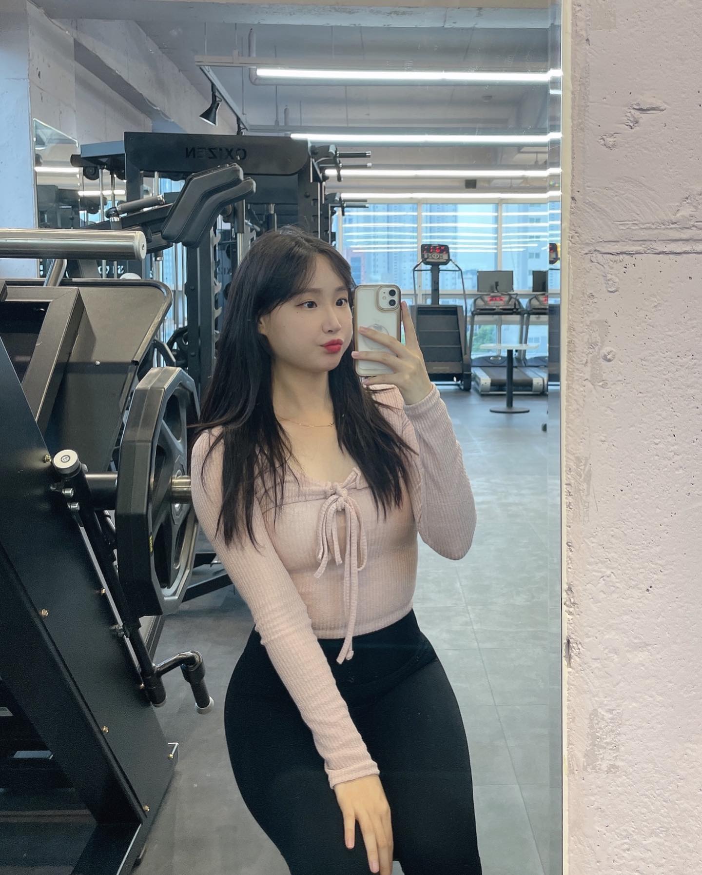 이번년도 여리여리냐..근육이냐..
쨋든 다이어트는 조져야하는건 확실💫

뽀짝이덜 해피 설입니다용🖤