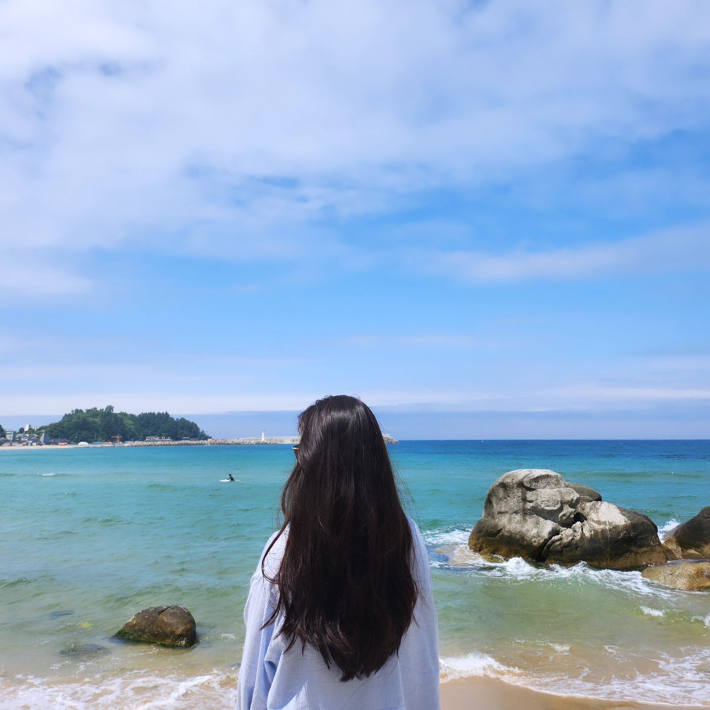 #양양

휴가때 들렀던 양양💙
비가 내리다가 날이 맑아져서 최고였던 여행💙

#여름휴가 #양양여행 #양양카페 #양양핫플레이스 #양양여행코스 #동해여행 #동해여행추천 #죽도해변 #죽도해수욕장 #강원도여행 #여름휴가추천지 #바다좋아 #💙