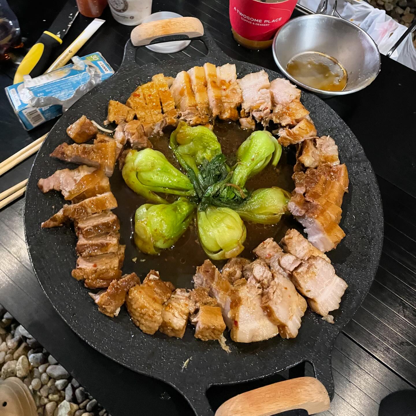 캠핑장에서 동파육을 먹을 줄이야?!
ㅋㅋㅋ
#동파육 #양념치킨 #회오리감자 #캠핑음식