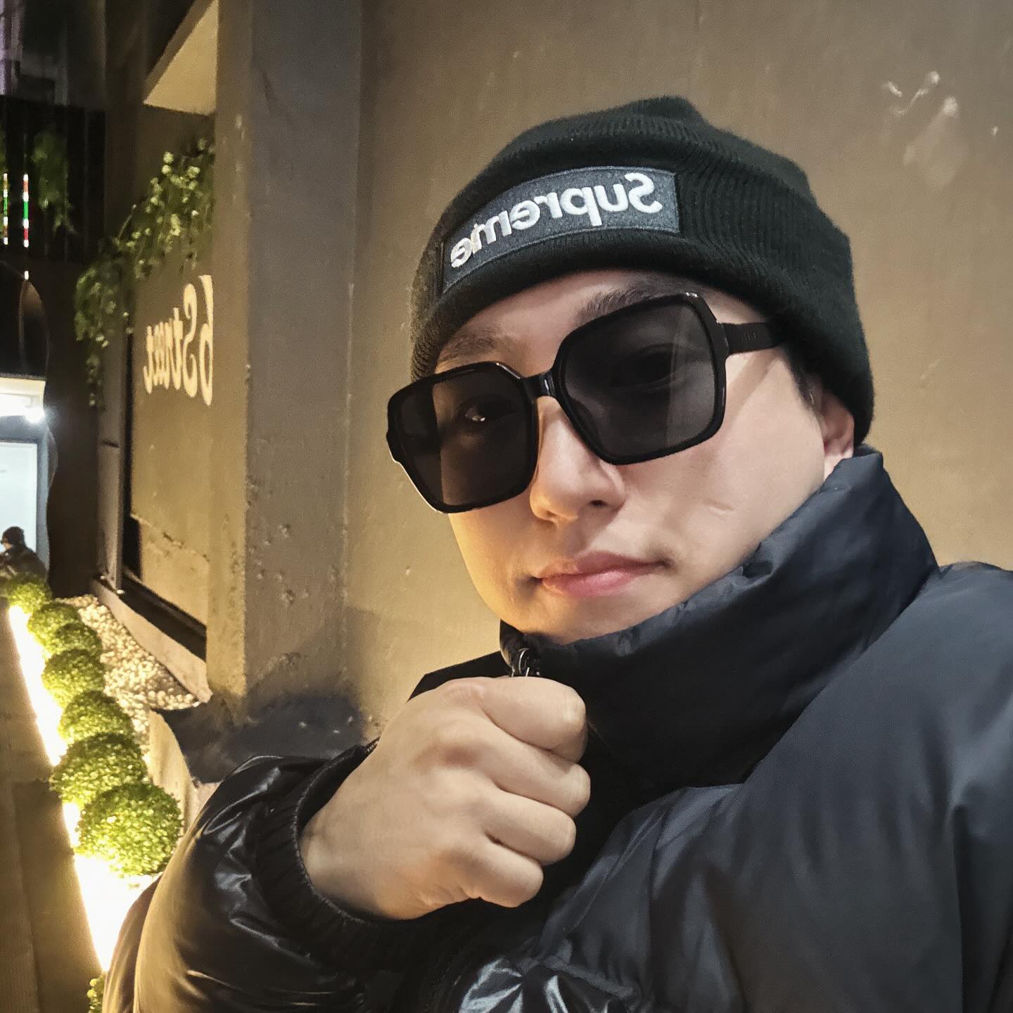 📸 #협찬
⠀
ETERNO RT 6036 C1 Black
rieti_eyewear
⠀
🕶️
* 내구성 강한 프리미엄 아세테이트 소재의 프레임
* UV400 99.9% 차단되는 렌즈를 사용
* 리에티 청광 차단 렌즈는 유해 블루 라이트만을 99.9% 차단
* 어디서든 편안하게 착용 가능한 패션 아이템
⠀
#광고 #썬구리맛집 #리에티 #리에티아이웨어 #선글라스 #리에티선글라스 #안경 #리에티안경