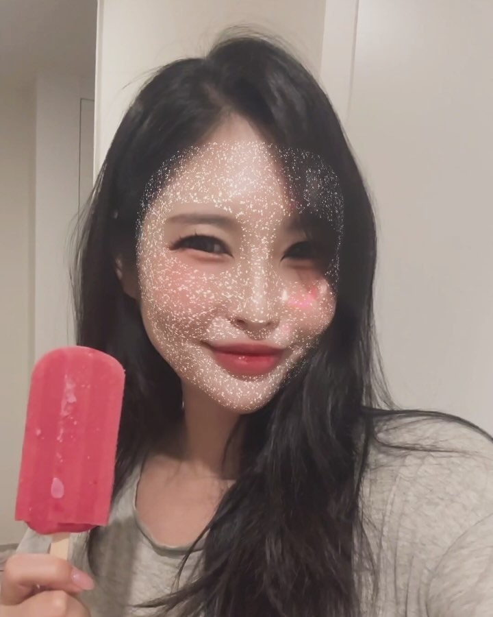 #협찬 #따옴바 #따옴바수박 

비타민C 일일권장량 함유‼️
인위적인맛이 아닌 과육이 그대로 느껴지는 본연의맛👍🏻
패키지에도 신경쓴 유광 조합의 따옴바😘

따옴바신상 수박맛으로 더위 타파❤️

수박맛이라 달달함만 있을 줄 알았는데 
살짝 상큼함도👍🏻
샤베트느낌의 수박맛 아이스크림🍉🍉🍉🍉🍉

#따옴바 #따옴바아이스크림 #빙그레아이스크림 #아이스크림 #과일아이스크림 #신상아이스크림 #따옴 #따옴바수박