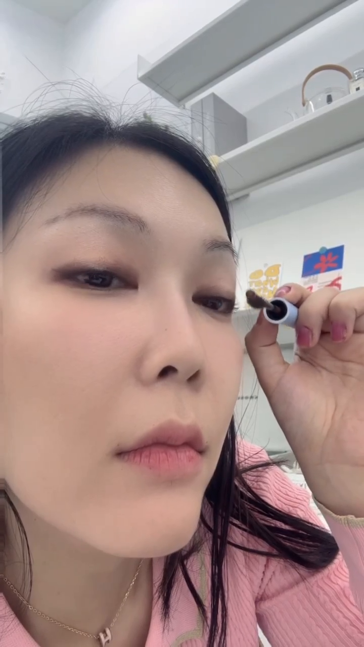 #제품제공 entropymakeup 
마스카라가 필요없는 #속눈썹영양제 
넘나 좋은것……! 요즘 저의 최애템 입니당 ♥️
#속눈썹펌 #속눈썹모델