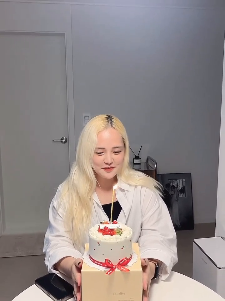 사랑해요
은경신미 그리고 케익을 선물해주신 신미짝꿍님🖤