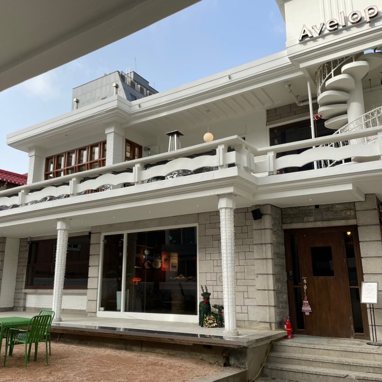 홍대카페 Avelop : 1972년에 지어진 홍대 합정 대형카페, 베이커리 카페