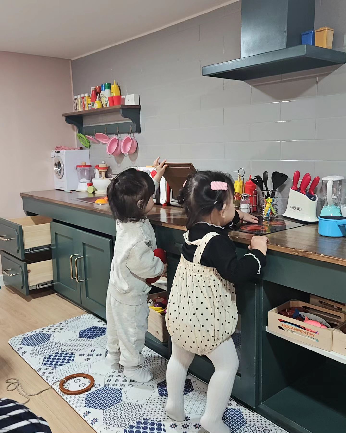 친구 온이랑 키카 3시간 뿌시고옴👊

#친구 #키카 #키카뿌시기#흑호맘 #흑호랑이띠맘 #쁘띠베베 #키즈카페