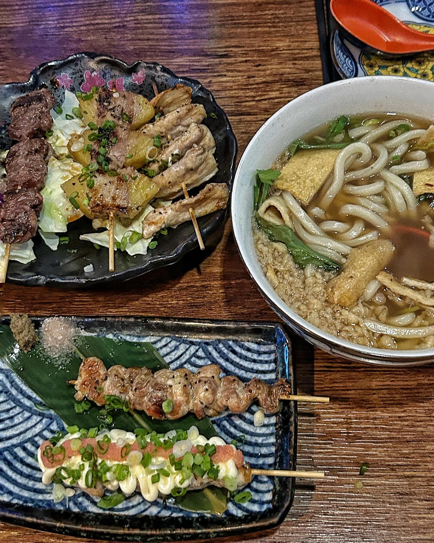 📍울산 삼산 이자카야 #요미치

울산에서도 일본여행을 맛볼 수 있는 야키토리 / 연어사시미 맛집 요미치! 

-야키토리5종 17,500💰
-연어사시미 27,000💰
-우동 10,000💰
-구운 오니기리 6,500💰