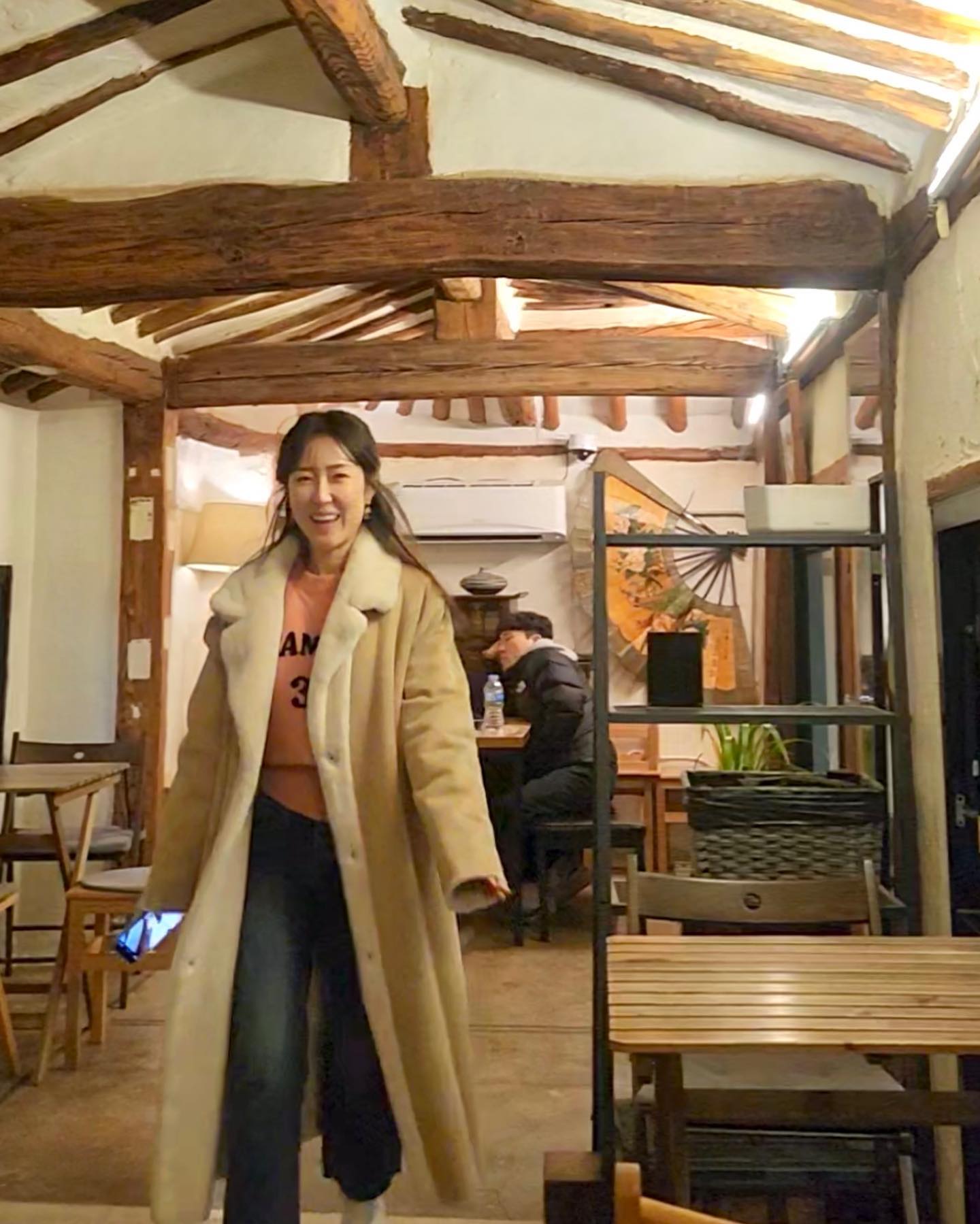 발모샴푸는 주말에 편의점 택배로 신청했어요 편의점에서 저 무슨 업자처럼 보더라구요 ㅋㅋ 오늘쯤 편의점에 출발할 듯ㅋㅋ
택배비 3000원이면 될 줄 알았는데 3200원이에요? 
제가 직접 보낸거라 포장은 허접해요 ㅋㅋㅋㅋ 나눔하고싶은 제 맘이니 맘은 알아주세요~~~ 

#나눔요정 #연말나눔 #발모샴푸 #아는대표님의머리가… #머리가나더라구요