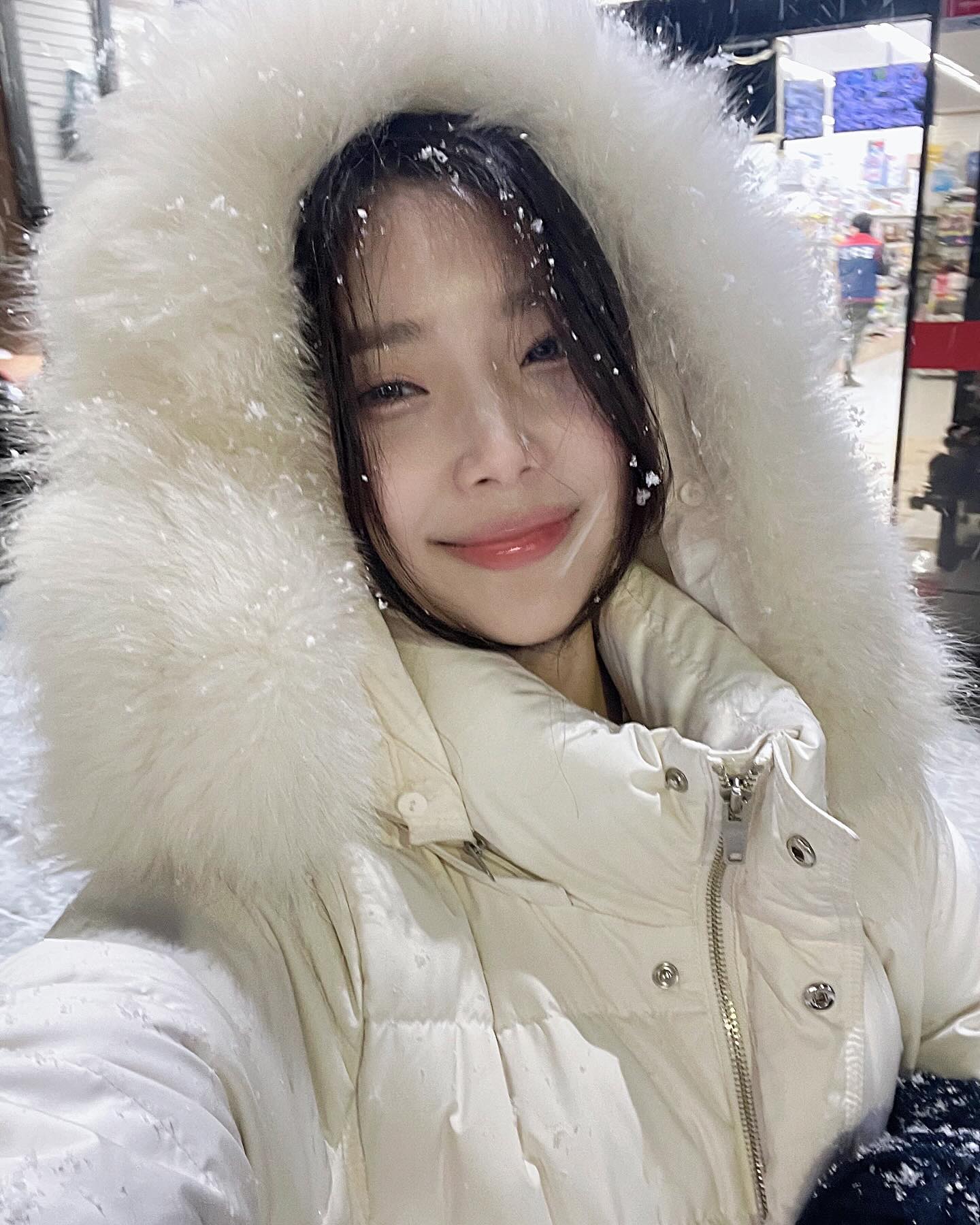 눈 내리는 풍경을 바랬지 얼어 죽을 정도의 날씨를 원한 것은 아니었는뎁쇼🥶❄️