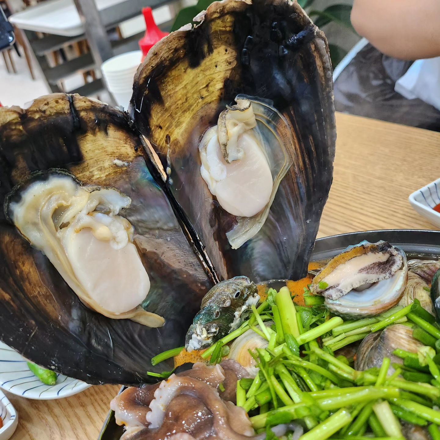 가족과 뜻깊은자리^^❤️❤️

#연화리해물천국
#부산엘시티맛집
#부산맛집
#해운대맛집
#엘시티전복죽
#엘시티해물탕
