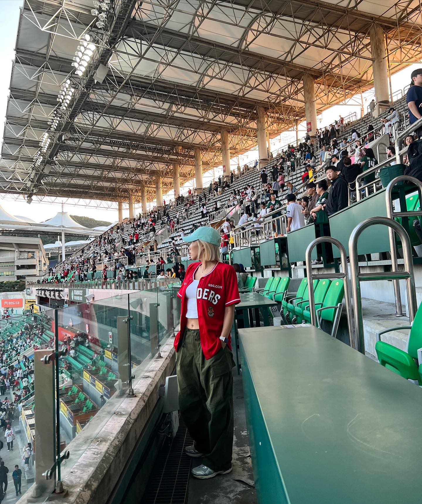 .
#ssg랜더스필드 

캐러비안베이 갔다가 주차장에서 포기하고
급 야구장⚾️😅

야구장 원래 이렇게 많이 먹는거 맞나?🤣😂

#연휴
#야구장데이트 
#최정
#야구장패션 
#추석
