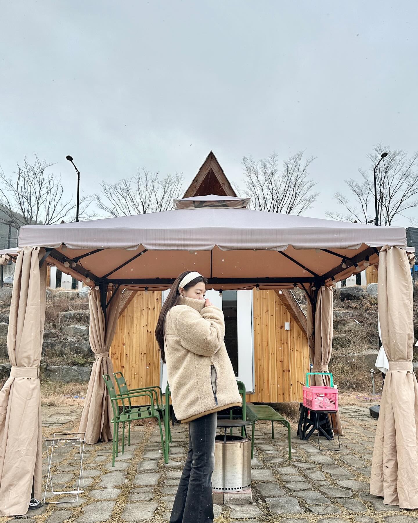 겨울 여행은 합천이지

💛 #합천씨파크

⭐️POINT⭐️
✔️ 합천에 위치한 복합 테마파크 ✔️ 당일 캠핑과 피크닉을 즐길 수 있는 캠프닉콤마
✔️ 라이더 테마의 카페모토라드
✔️ 복합문화공간 컬쳐 아고라
✔️다양한 편의시설과 볼거리와 즐길거리가 가득한 공간 

📝 오늘의 LINE UP 📝

캠프닉콤마 이용권 ⛺️

💛 안녕하세요👋🏻 오늘의 PICK❗️
오늘은 합천에 위치한 씨파크를 다녀왔어요❣️
합천은 오랜만에 방문이였는데 이렇게 좋은
공간이 생겨 깜짝 놀랐답니다 🤗
캠프닉, 카페, 체험까지 한곳에서 다 즐길 수 있는 
복합 문화 공간이였어요 ⭐️
남녀노소 누구나 좋아할 곳으로 완전 만족했어요👍🏻
지금은 스노우 페스티벌도 열리고 있기 때문에
아이들이랑 같이 방문하셔도 좋습니다 🙆🏻‍♀️

 📍경남 합천군 대병면 합천호수로 525

#합천여행 #합천눈썰매장 
#합천가볼만한곳 #대구근교나들이 #대구근교여행