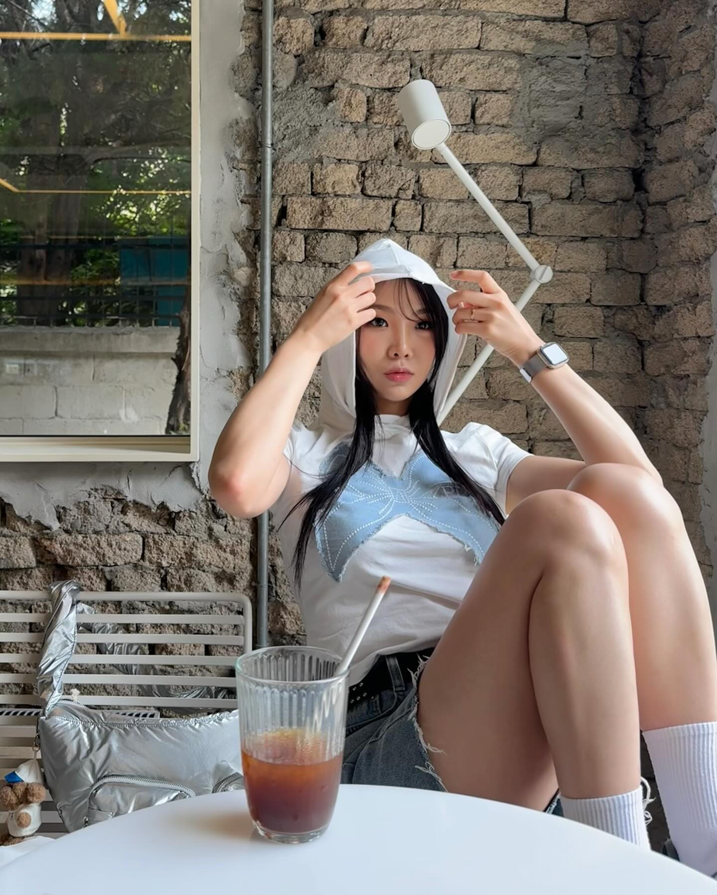 #zeroplanet #자수후드티 
데님재질의 나비자수가 새겨져있는 제로플래닛의 후드티🦋
입자마자 귀여움뿜뿜🩵
자수랑 후드자체가 포인트가되어 레이어드따로안해도넘예뿜..

#디자이너브랜드 #그래픽후드 #후드티추천