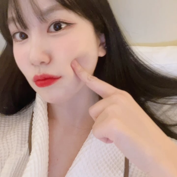 요즘 바빠서 로션만 대충 때려박고 늦게 자다보니
피부가 말도 아니였는데.. 겨우 관리 하루만에 이렇게 좋아진다고..?
에스테틱 많이 다녀봤는데 관리받자마자 이렇게 좋아진건
처음이였어요ㅠ 쫀쫀해지고 탱탱해지면서 피부톤도 확 밝아짐😳
믿고 피부관리 필요하신분들 한번 가보세요!솔직하게 추천
전 아쿠아필링이랑 LDM수분관리 받았어요 진짜찐짜좋아요
.
.
hueaesthetic_5 
#수원 #영통 #에스테틱 #휴에스테틱 #진심 #좋아요