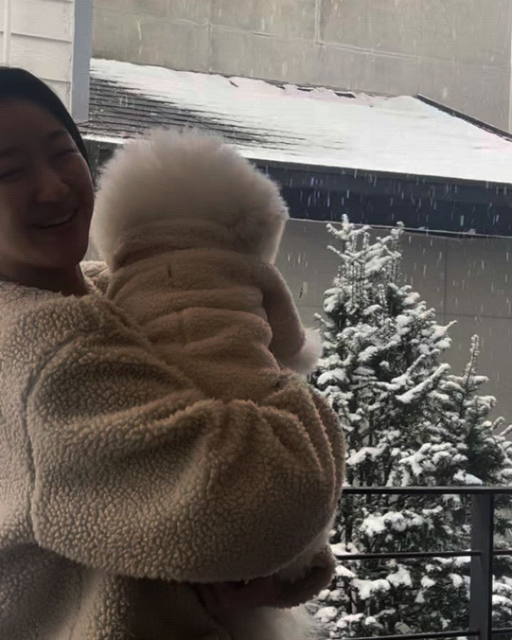 오늘도 어김없이
#어화둥둥내강아지

분명 내새낀데
맨날 지네새끼라는
어이없는 누나들

#올해는
#원없이
#눈구경중