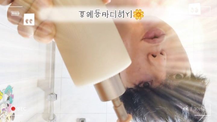 #협찬 thesagaofsoo #효혜윤바디워시 #더사가오브수
매일 운동 하는 나에게
필수탬 #효혜윤 바디워시

※영상과 사진은 보정없이 일반카메라로 촬영했습니다 

매일 운동 하는 나에게
필수탬 효혜윤 바디워시

솔직히
난 향에 굉장히 민감하다.
이제품은 은은한 국화향 나기 때문에 부담감이 없다
산뜻한 풀숲에 와 있는듯한 느낌이다.

거품은 많이 잘 난다
향이 너무 좋다..
향..코박죽 하는즁..
흐헤헤헤

바디워시 제형은 부드럽고
발림성이 좋다
뽀드득뽀드득 잘 닦아(?!)진다 

국화향이 이렇게 좋구나..

달항아리와 방짜유기를 담아 인테리어 오브제로 욕실 데코레이션으로도 너무 이뿜

https://brand.naver.com/sooryehannsaga/products/9238575679

#효혜윤바디워시 #더사가오브수 #사가수 #효혜윤 #사가수바디워시 #바디워시 #바디워시추천 #가성비바디워시 #건조 #운동하는남자 #운동하는여자 #자기관리 #그루밍족 #건성피부 #selfie #daily #ootd #피부보습
#헬스 #보태니컬에너지 #국화꽃 #효혜윤바디 #여행 #맛집 #효혜윤바디케어 #뷰티