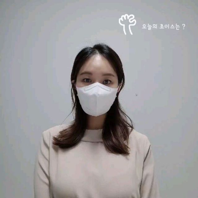 😃 on Instagram: "#협찬 이렇게 예쁜 마스크를 색깔당 5개씩이나 주셔서 요즘 외출할때 옷고르는 시간보다 마스크 고르는 시간이 더 걸리는거 같아요🤭 사이즈의 차이는 조금 있지만, 라지보