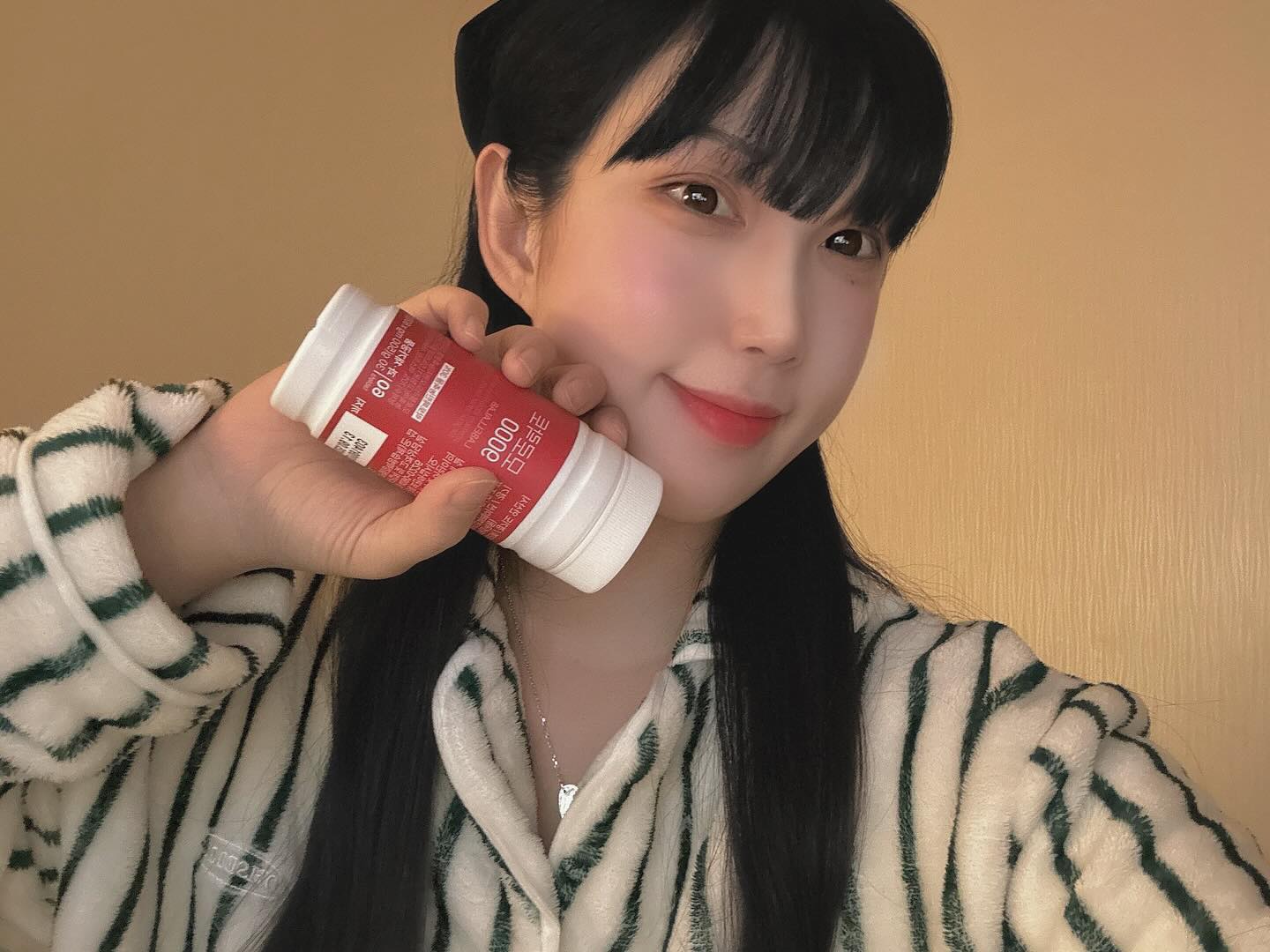 #협찬
라벨라랩 ❤️모로락토9000❤️

젖소와 사람의 초유에 함유되어 있는 단백질의 일종으로 내장지방과 체지방 감소에 도움을 주는 모로락토 🤍 면역력을 강화시키고 피부 재생을 돕고 지방분해를 촉진하고 비만과 연관이 있는 뚱보균을 없애주어 다이어트에 좋다고 해요 정말 많은 효과들을 볼 수 있어 너무 좋은거 있쥬 !🐰🪽 꺅 꾸준하게 관리해보면 예쁜몸매 만들 수 있을 것 같아요 -⛄️ 

면역력도 챙기고 항산화 성분으로 건강도 관리하고 제일 강력한 다이어트 효과까지 ! :) 카페인 성분없이 건강하게 다이어트가 가능하다는 것이 저는 제일 좋더라구요 우리 편하게 관리해요 🤍 

#라벨라랩 #모로락토 #모락이 🫶🏻🪽