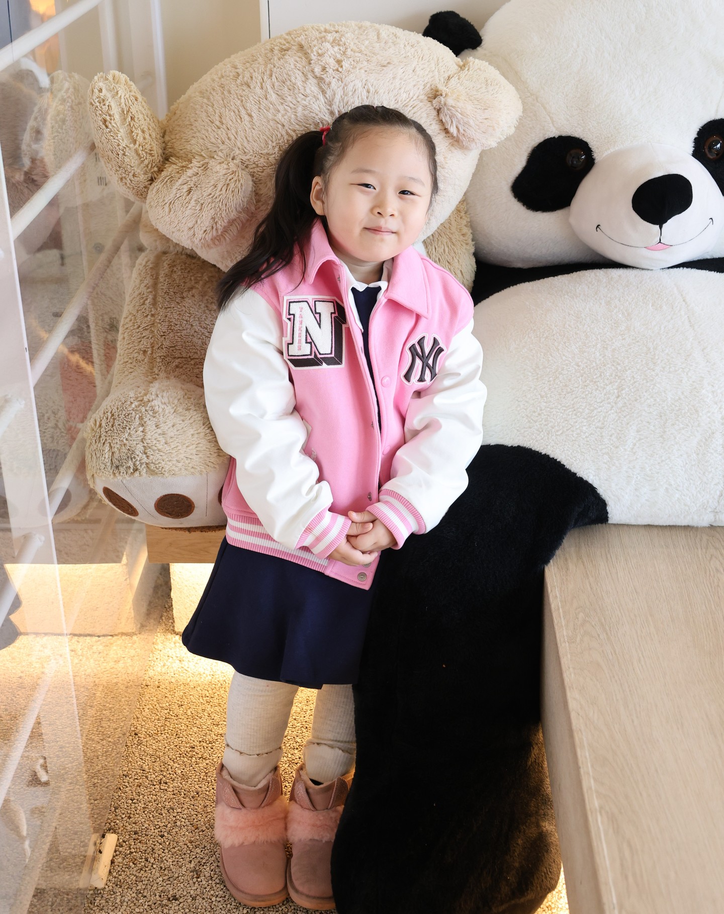 #김포몬스트리움 #몬스트리움

카페카페도 크고 큰 인형들도 많이 있길래 우리 막둥이가 여긴 곰돌이 마을이라고 사진찍으면서 좋아하던~

이인형들이 가꾸 싶다고 해서 정말 난감했네.. ㅋㅋㅋ

이런 인형들 집에 몇개 있으면 집안 터질듯.. ㅋㅋ 재미있게 잘 놀다왔다!

.

.

#아이와가볼만한곳추천
#빵이맛있는카페
#피자가맛있는카페