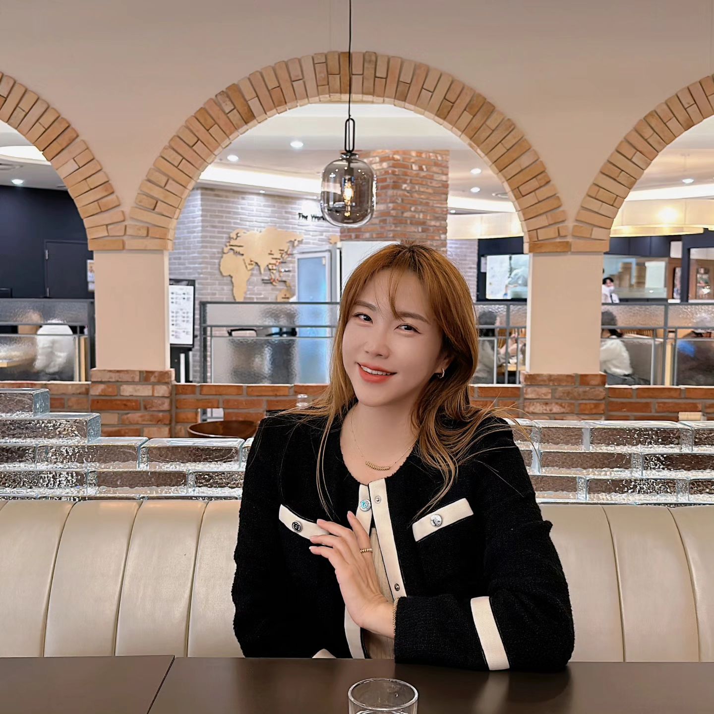 올만에 온 #타임스퀘어 
까르띠에 가서 주얼리 싹 세척하구 
목걸이 줄연장도 맡기고 속시원😁😁
#결기선물 #화이트데이선물 도 미리 찜콩

#ootd #마쥬자켓 #까르띠에클래쉬 #까르띠에