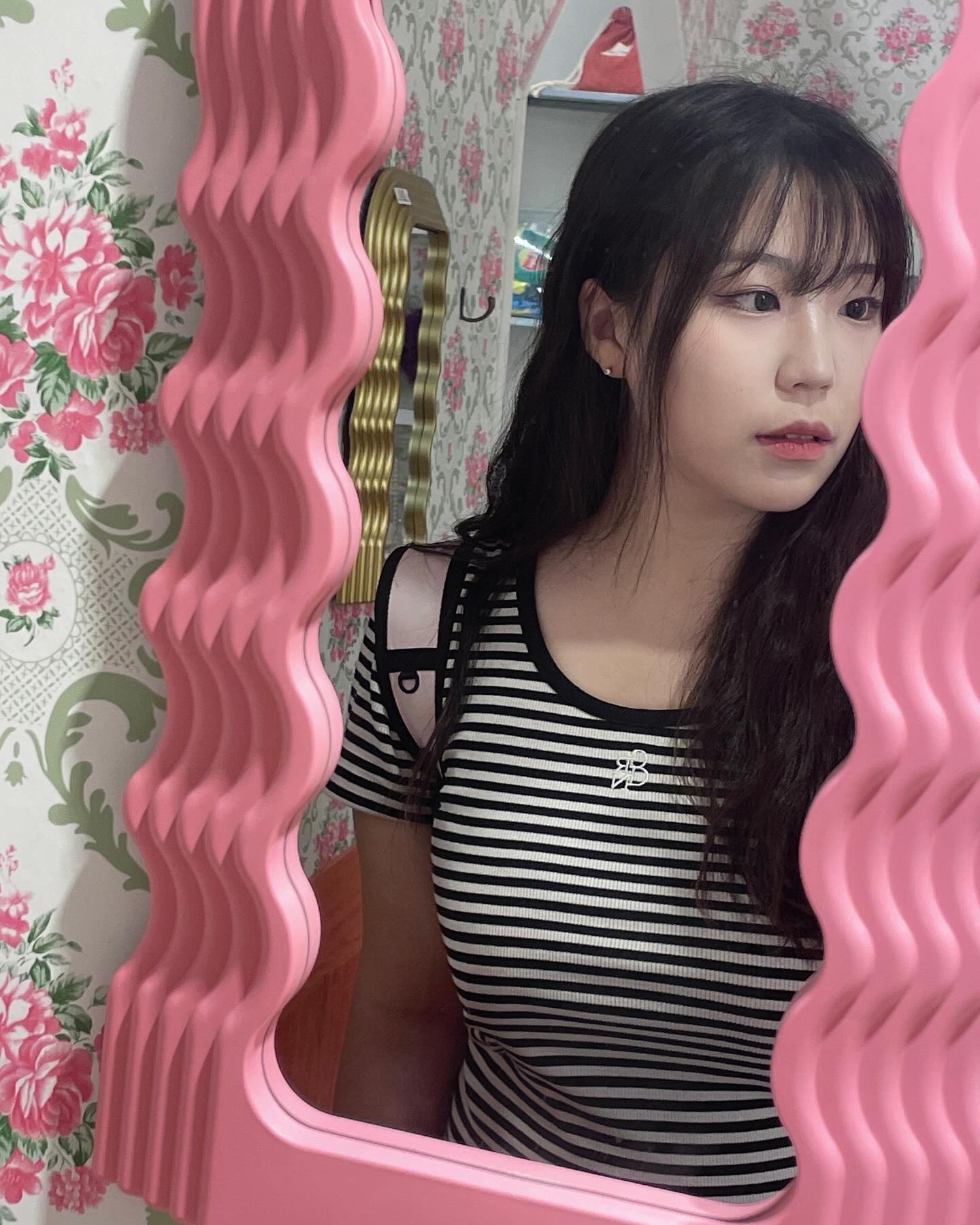 요즘의 나
여전히 뜨거운 여름과 물이 너무 좋아💦🐠여름 노을은 또 왜이렇게 이쁜지〰️내가 여름을 좋아하는 수많은 이유 중 하나🫧 그리고 이 노래 여름에 꼬옥 들어야 돼 ,,