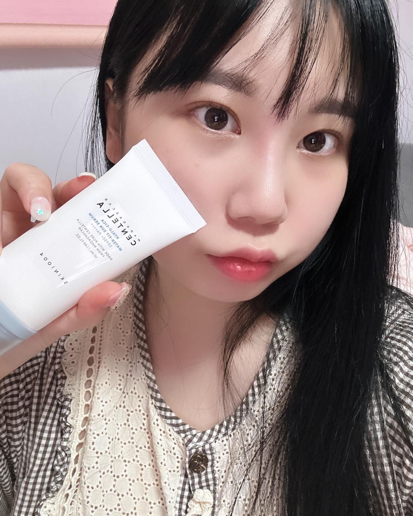 #제품제공
수분감 가득한 #스킨1004 마다가스카르 센텔라 히알루-시카 워터핏 선세럼
너무 촉촉해서 첨에 수준크림인줄 알았는데 선세럼이었던...💙
텁텁한 느낌의 선크림 싫어하시는 분들께 적극 추천 드립니댜🫶🏻

#파룸체험단 #스킨1004선세럼 #속광스킨케어 #보습선크림 #화잘먹
