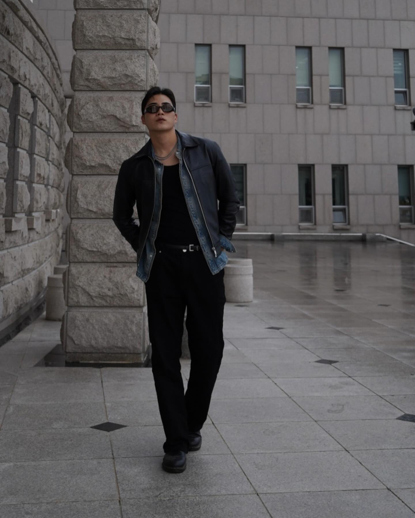 Leather, Rain, Umbrella.

레더의 계절입니다. 챙겨입으세요.

대전 시립미술관 월요일 휴무 이상.

Photo. by. 9ukiyeon_fashion 

•

•

•

#레더 #leather #가죽자켓 #레더자켓 #자켓 #블랙 #블랙코디 #패션 #패션코디 #패션모델 #레더코디 #겨울코디