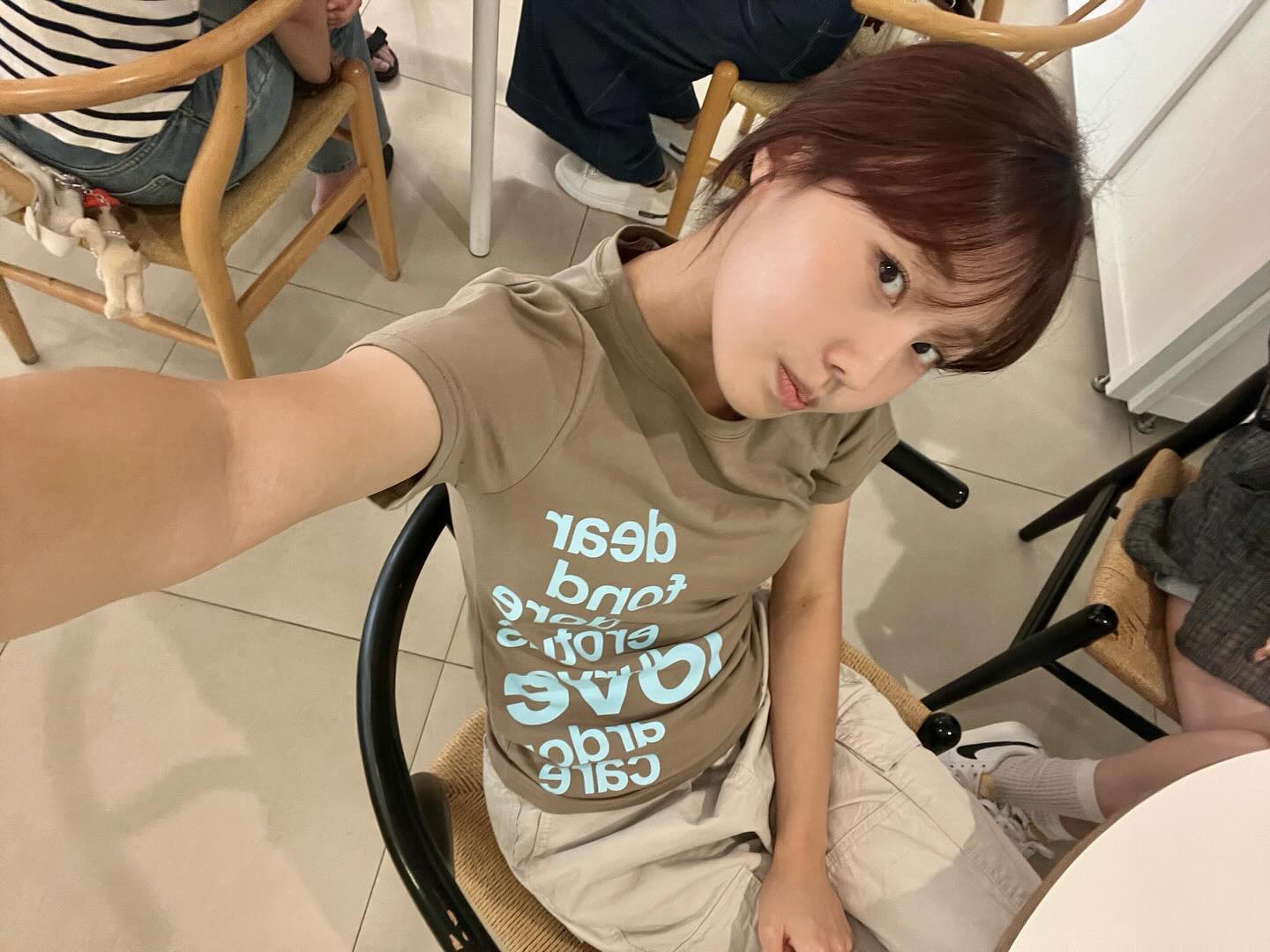 ⠀
오늘같은 불금🔥에는 시원한 카페가 최고지 🍧🥶⠀
⠀
셀카도 오랜만에 찍는데 넘 어색하담 ㅋ⠀
이와중에 케이크 넘 이뿌지 않나용?⠀
⠀
# 더우니까 당떨어짐⠀
# 그럴 땐 케이크가 최고⠀