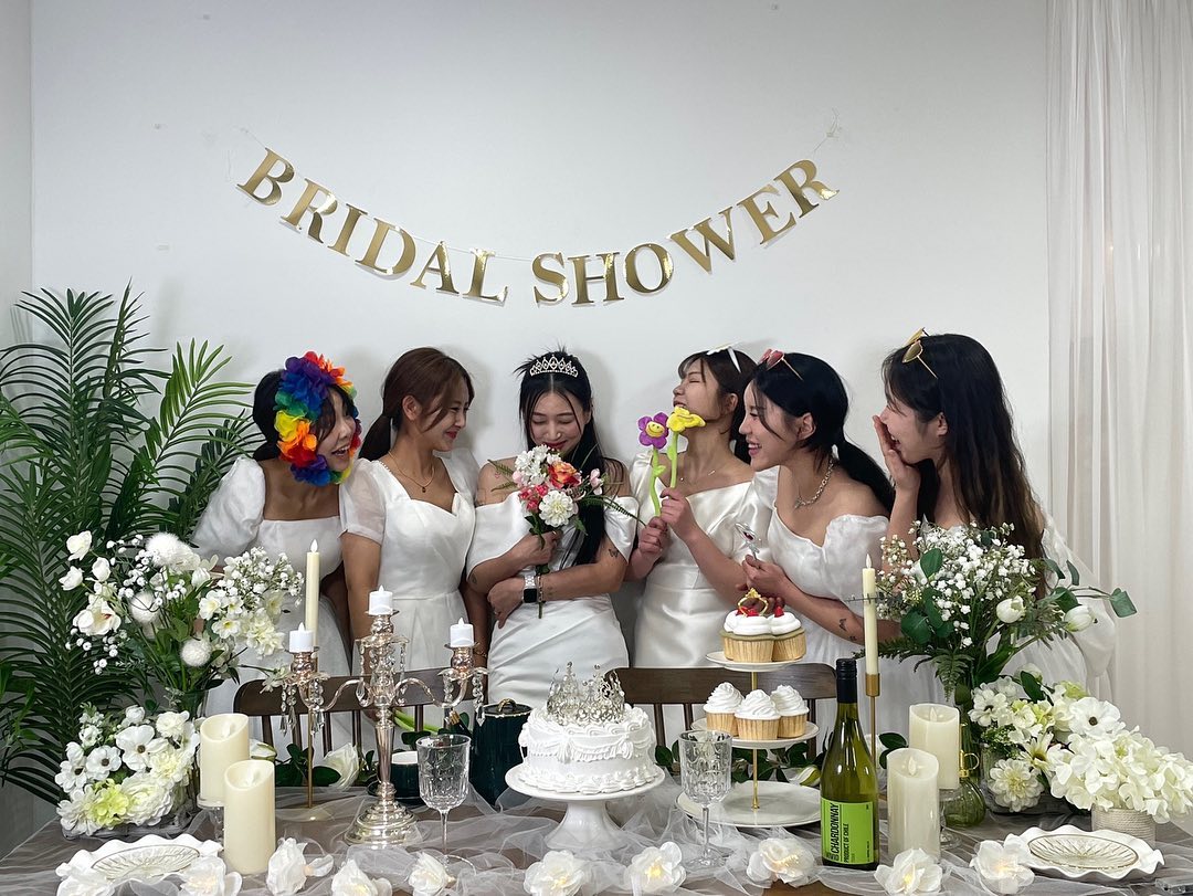 🩵 BRIDAL SHOWER 🩵
곤듀들 덕분에 샤워 잘해땀 :) ✨
함께 할수있어서 너무 감사해 고마워 🙏🏻💖