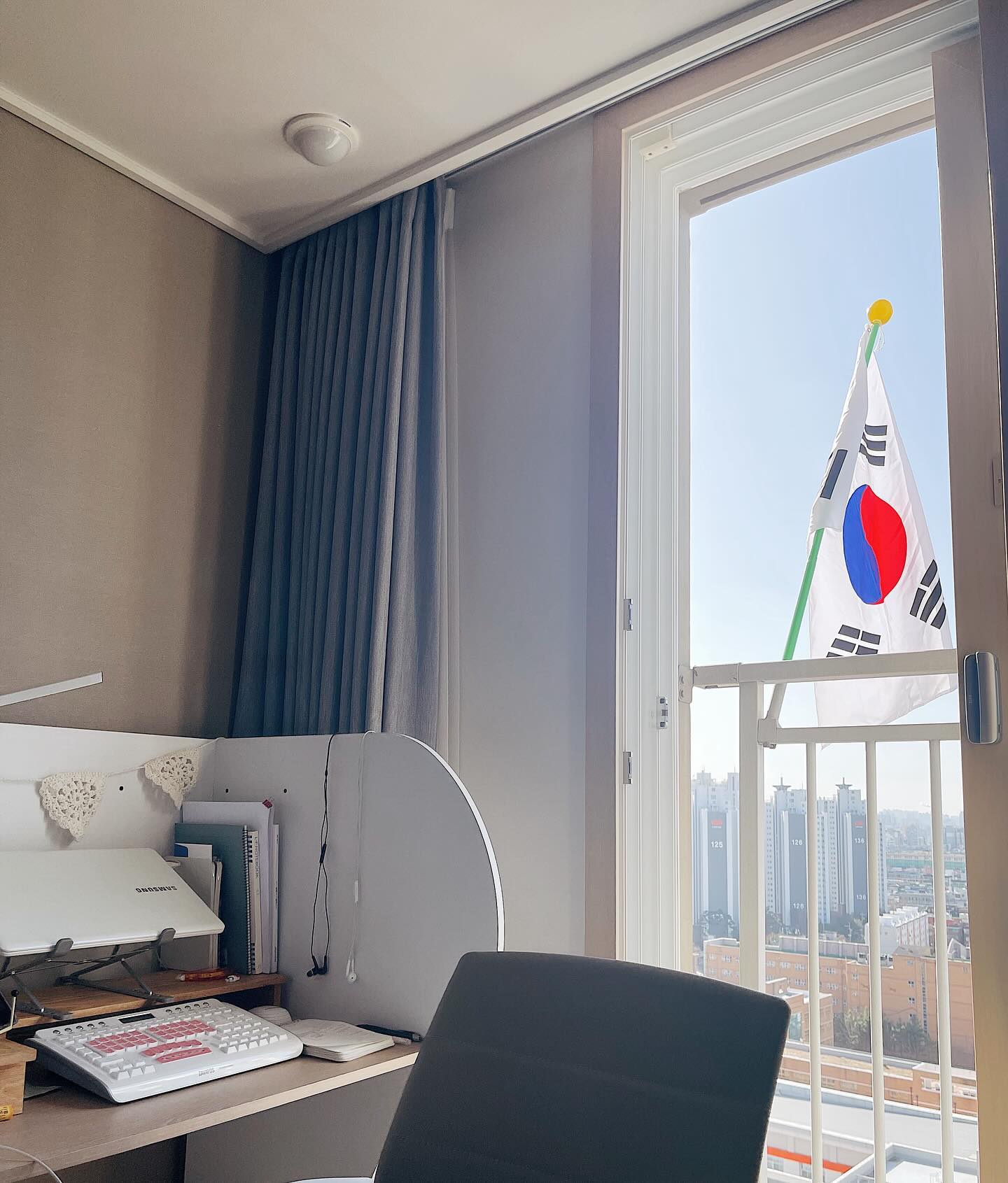 아이들이랑 같이 태극기 달기

#삼일절 #대한독립만세🇰🇷 #태극기게양