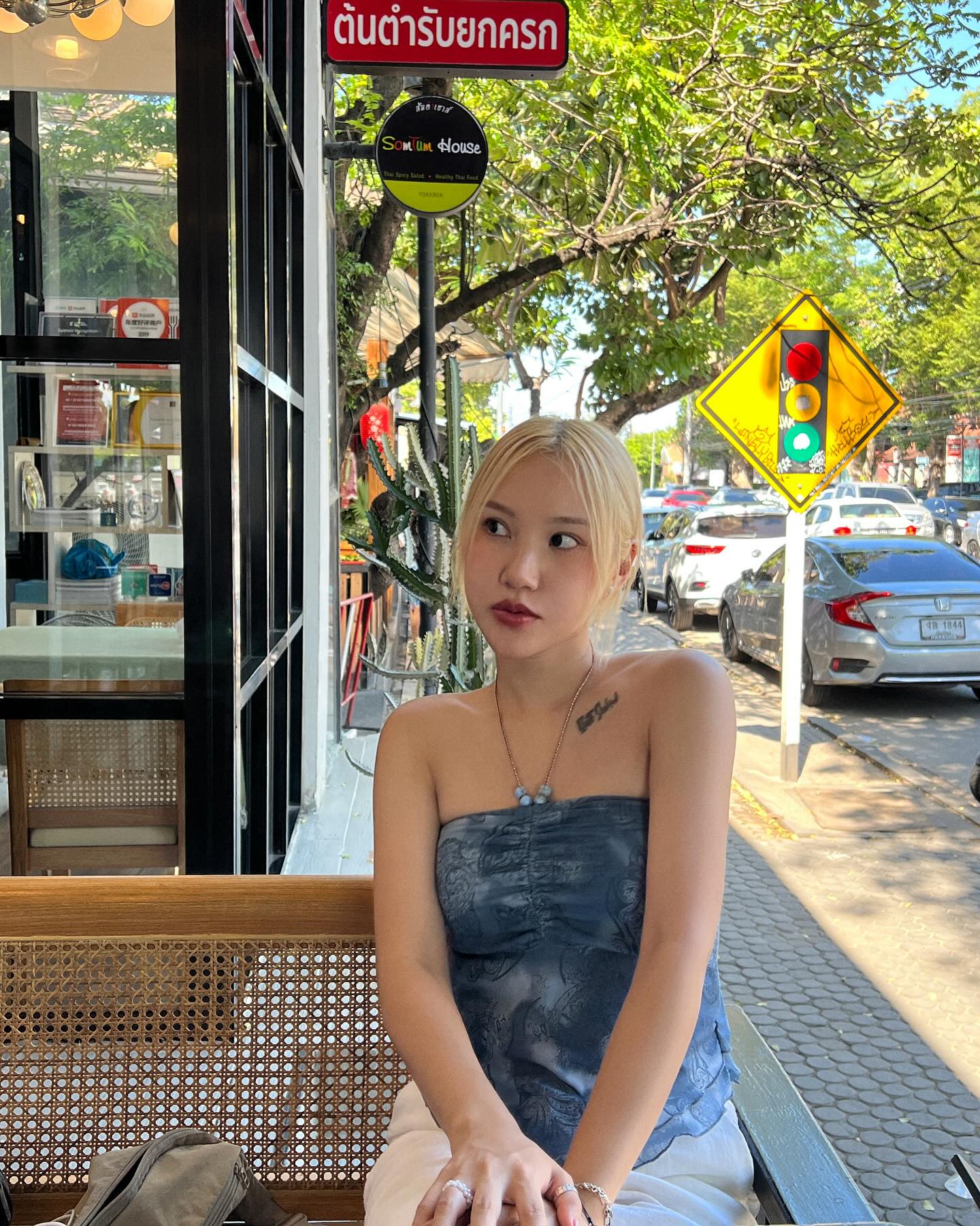 꼬꼬낫 마껫 징쨔이 마껫 
나 좀 하얗다?