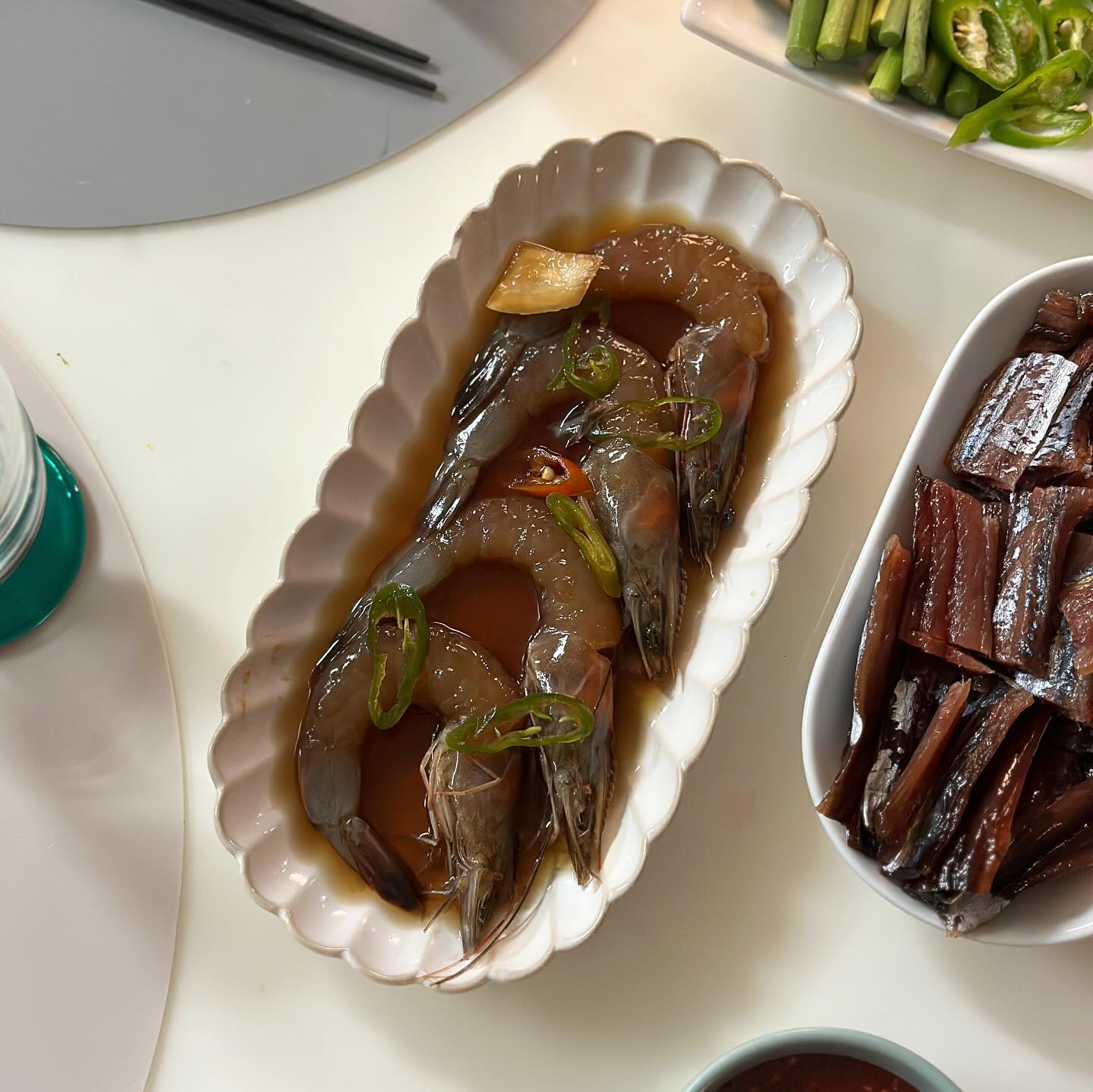 -
밥도둑 #새우장 🦐
바다를 담은 #해담원 

싱싱하고 간도 잘되어 있어서 감칠맛까지 
냄새1도 안나니 술이 빠질수 없쥬 막걸리에 춉춉 
요즘 빠진 #알밤막걸리 🌰

목포 무안 간장 깐 새우장
목포에서 해산물 사다드시는 엄마도 인정한
새우장 ㅎㅎ 
주말에 해먹기 귀찮았는데 
한끼로 잘 먹었습니다
haedamwon.fresh 🦐♥️

#새우배송 #새우장배송 #제품제공