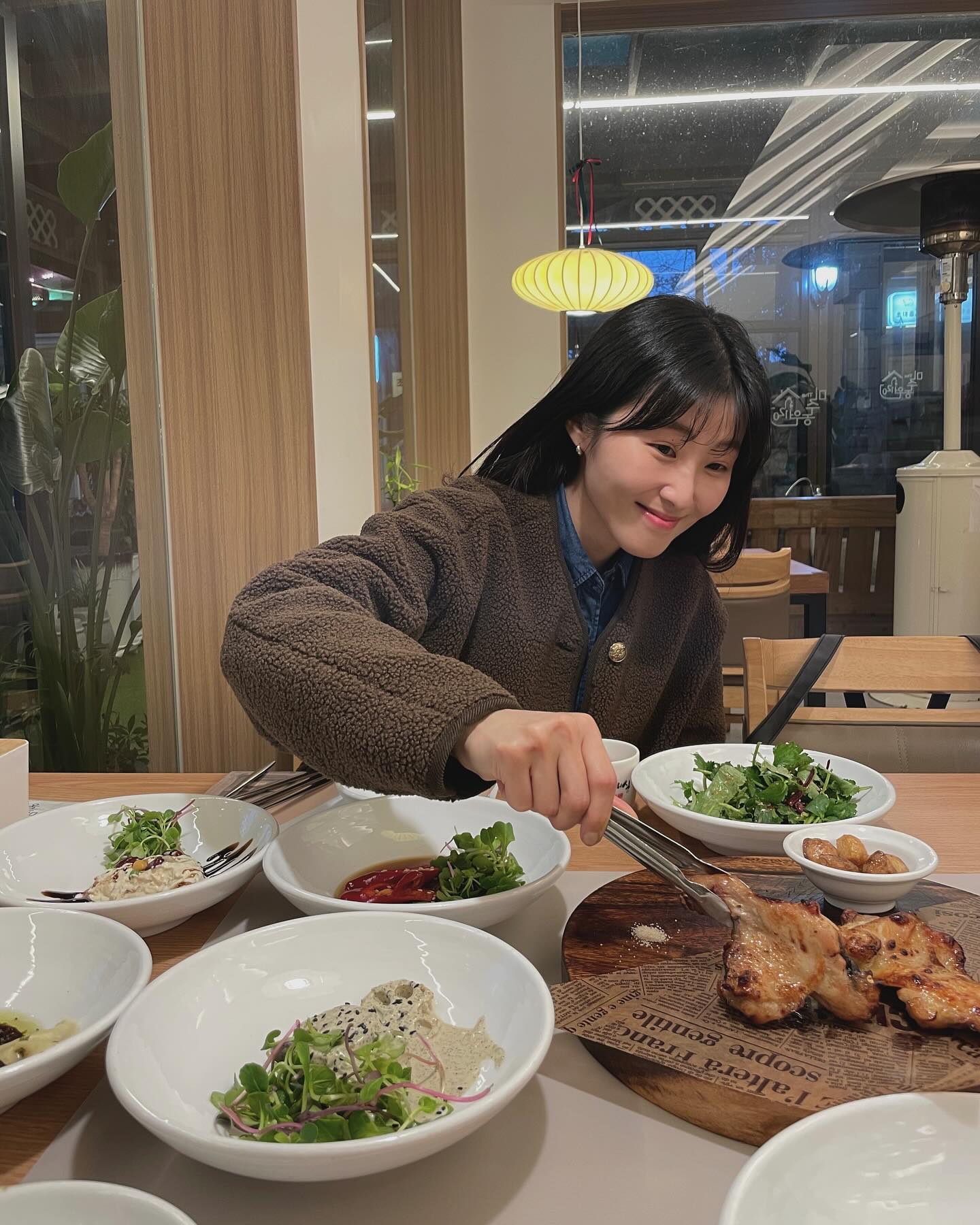 #협찬 친구랑 다녀 온 #순천맛집 !
순천식 명품 닭코스요리로 밑반찬 하나하나, 다양란 닭코스 요리들도 모두 고급스럽고 맛있었는 데요😋
가드닉하고 깔끔, 고급스러운 분위기로 데이트나 가족식사로도 추천하고 싶어요~

▪️순천 최고의 맛 중소벤처기업부에서 인증한 대표 백년가게 로 2022년 순천미식대첩 대상을 수상한 곳이라고 해요!

📍전남 순천시 상사호길 120 The미주농원120

#The미주농원120 #순천데이트코스 #순천가볼만한곳 #순천데이트 #순천만데이트 #순천만맛집 #순천맛집추천 #순천여행 #순천코스요리